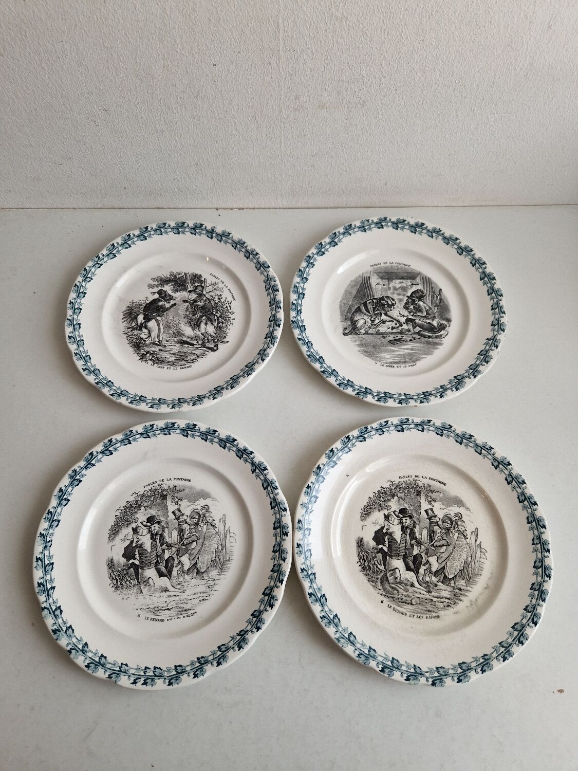 Set of 4 plates "the fables of La Fontaine" Digoin Sarreguemines