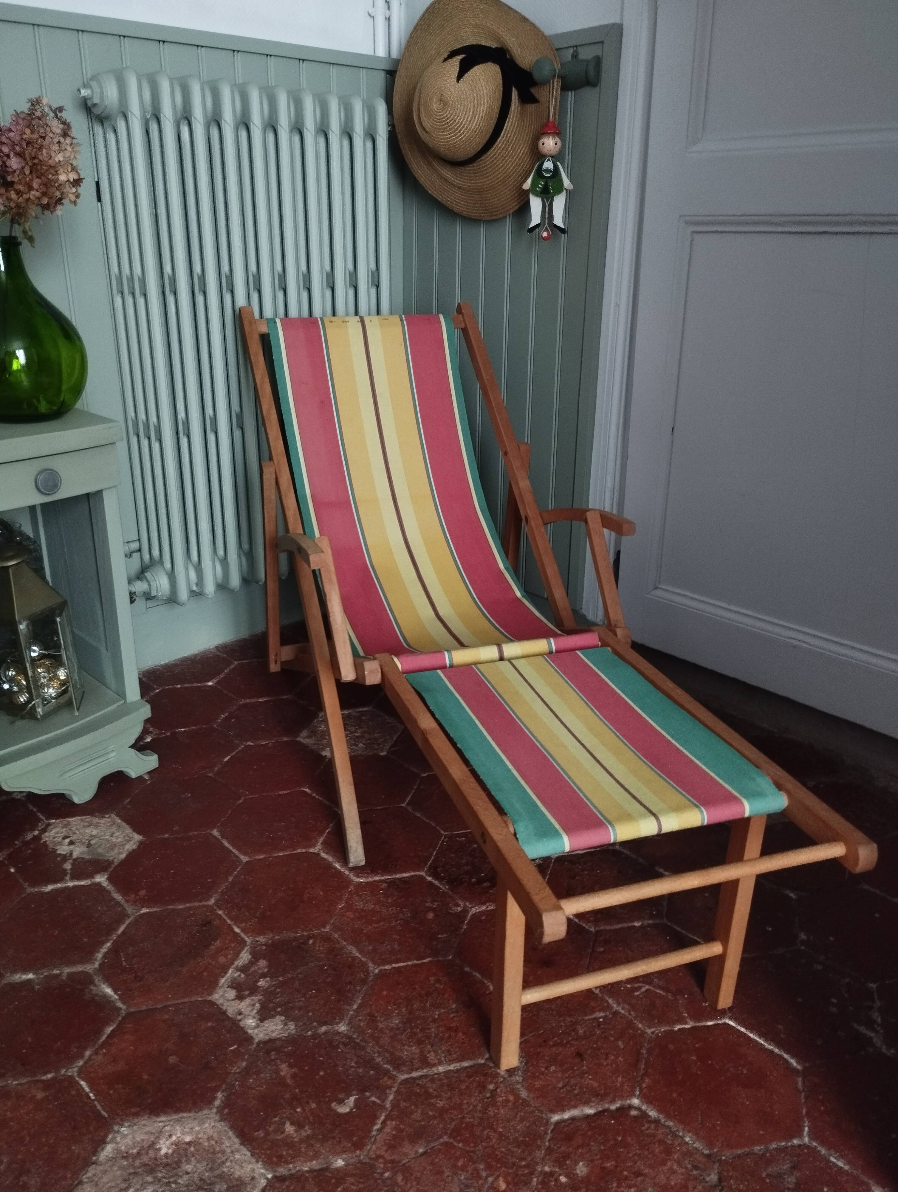 Vintage children's deckchair, sun lounger, striped canvas, 1960-1970.