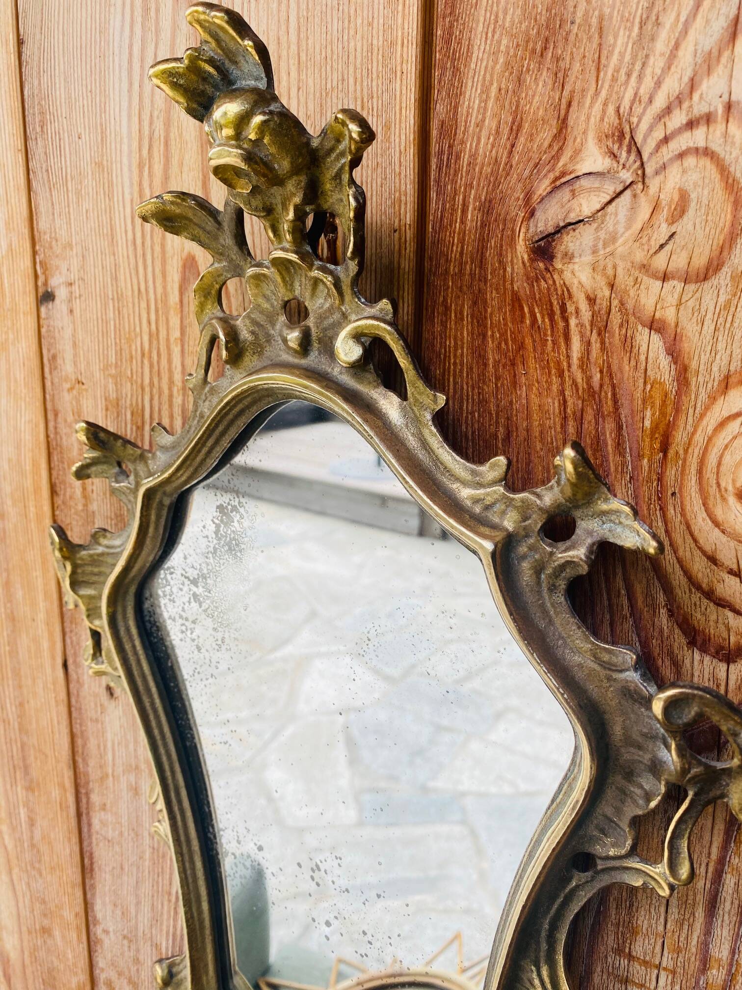 Magnificent antique baroque mirror in gilded bronze.