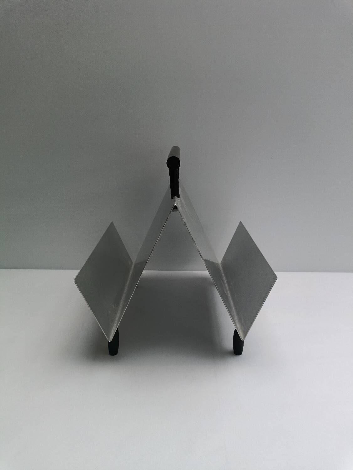 Postmodern magazine rack