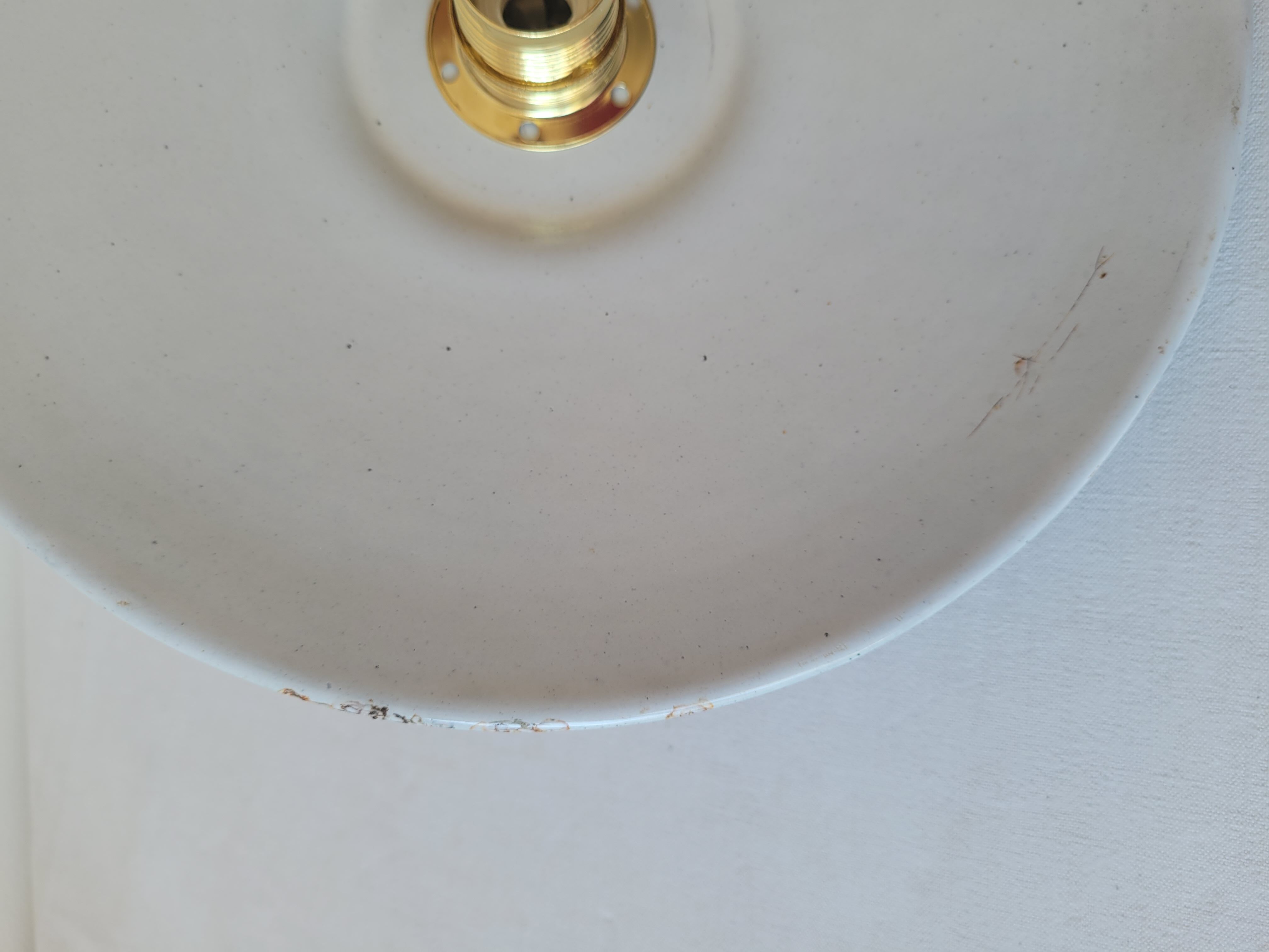 Enamelled sheet metal suspension