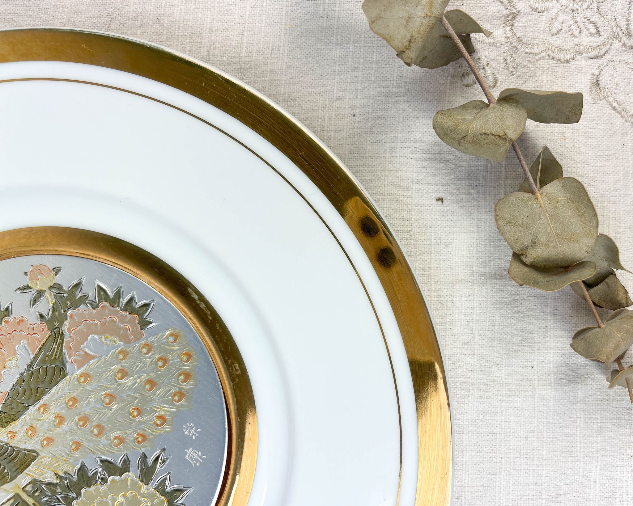 Decorative round porcelain dish "the art of chokin" made in japan