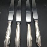 9 table knives in silver metal.