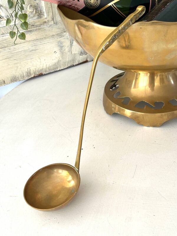 Ensemble de bol à punch en laiton avec 12 tasses, louche – Vintage français des années 50