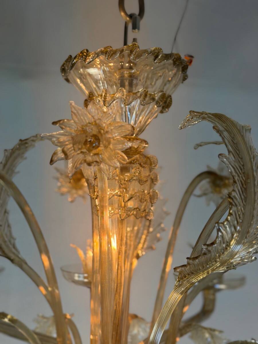 Venetian chandelier in gilded Murano glass, 10 light arms, circa 1920.