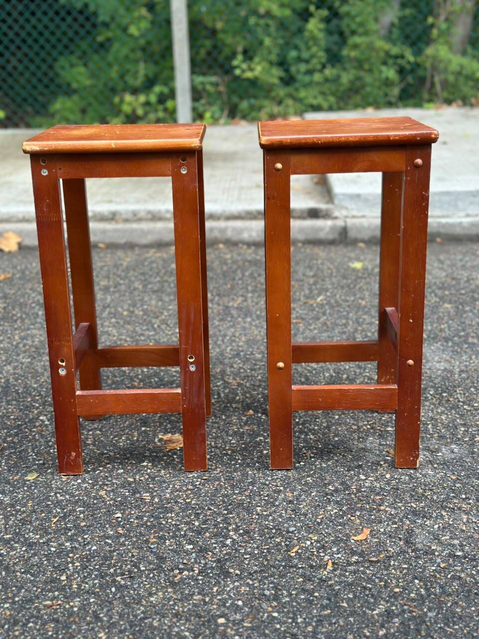 Pair of bar stools / central island in solid wood (H 59 cm)