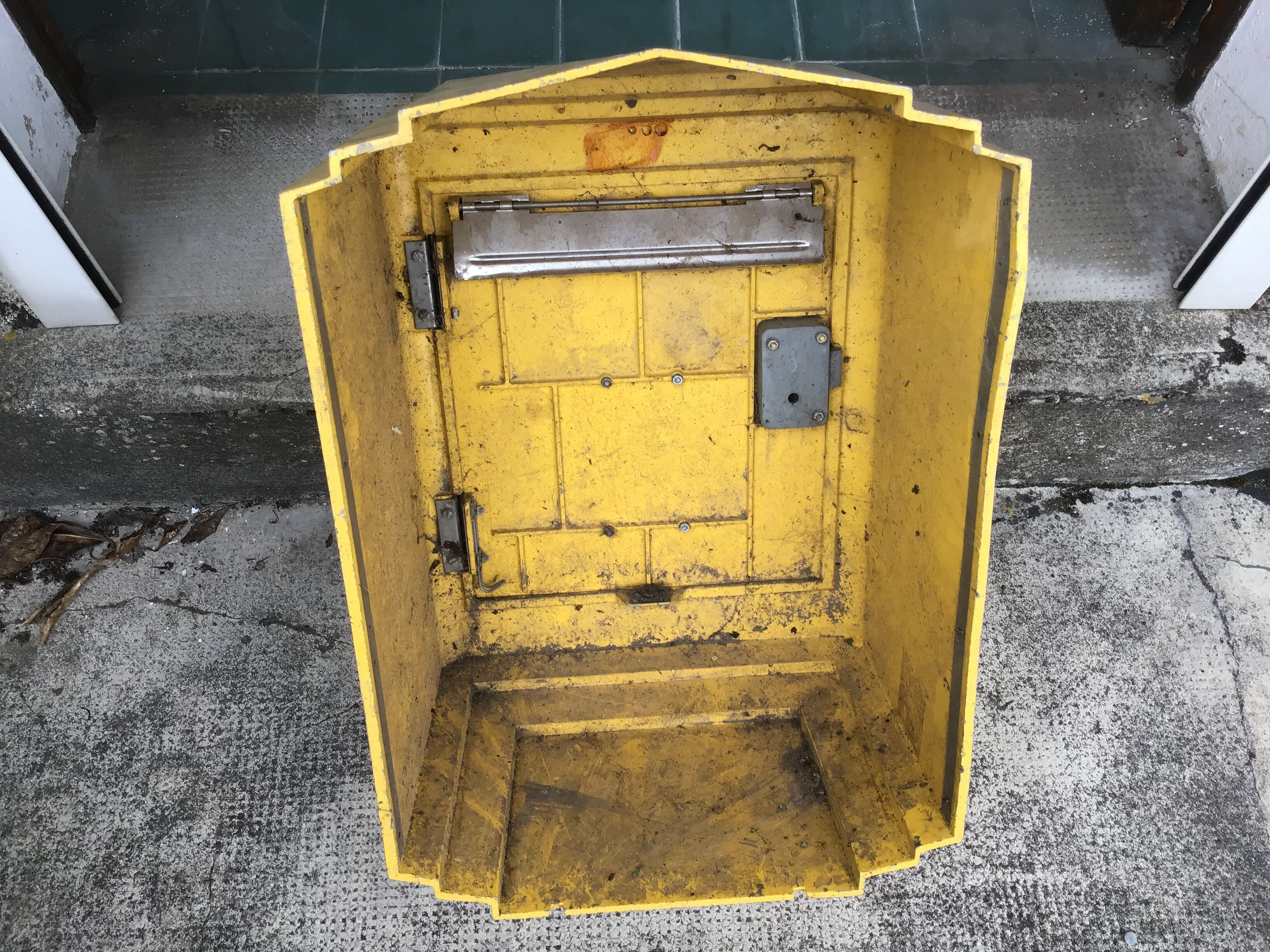 Reformed post office mailbox