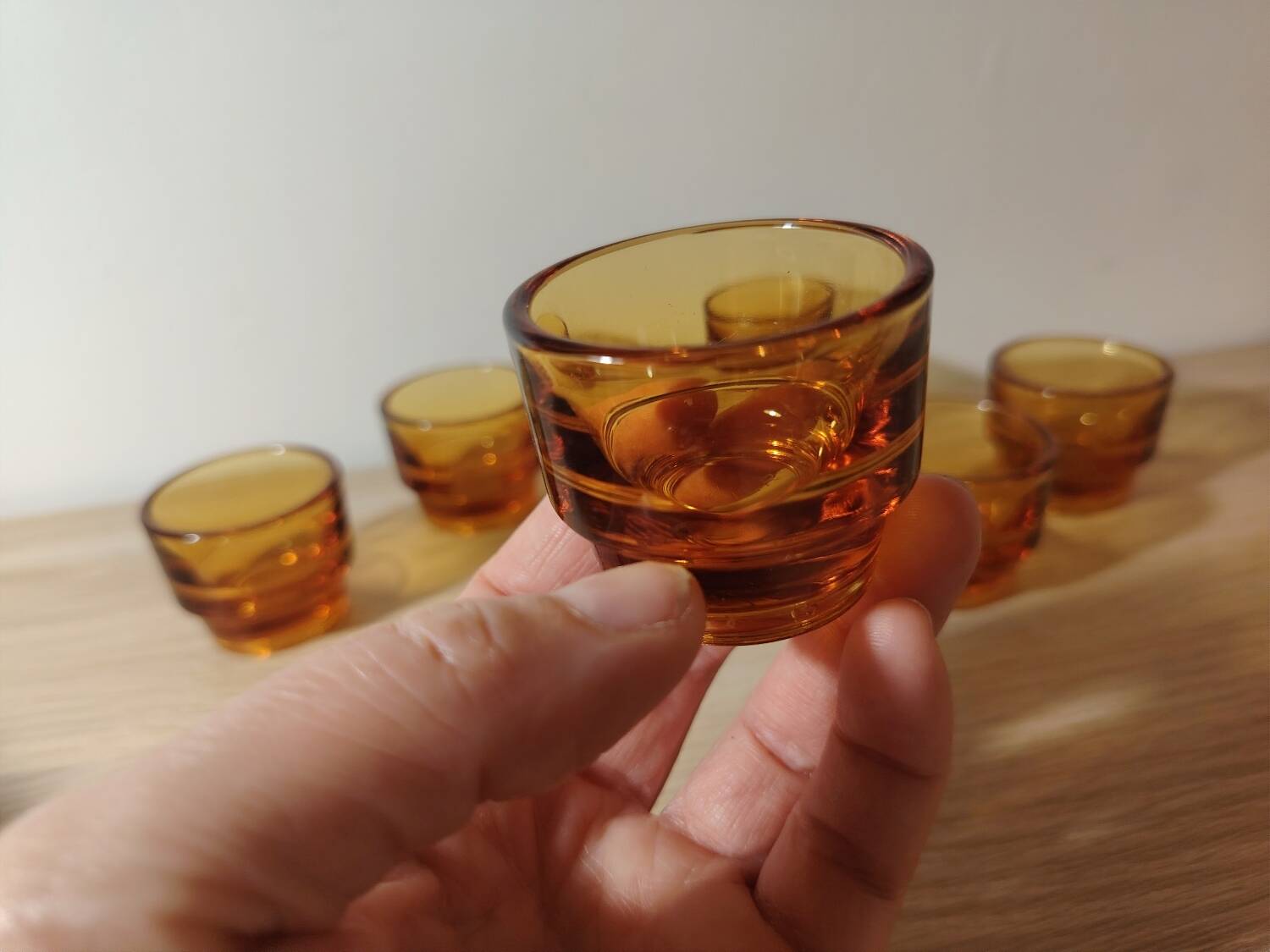 Amber egg cups Lever