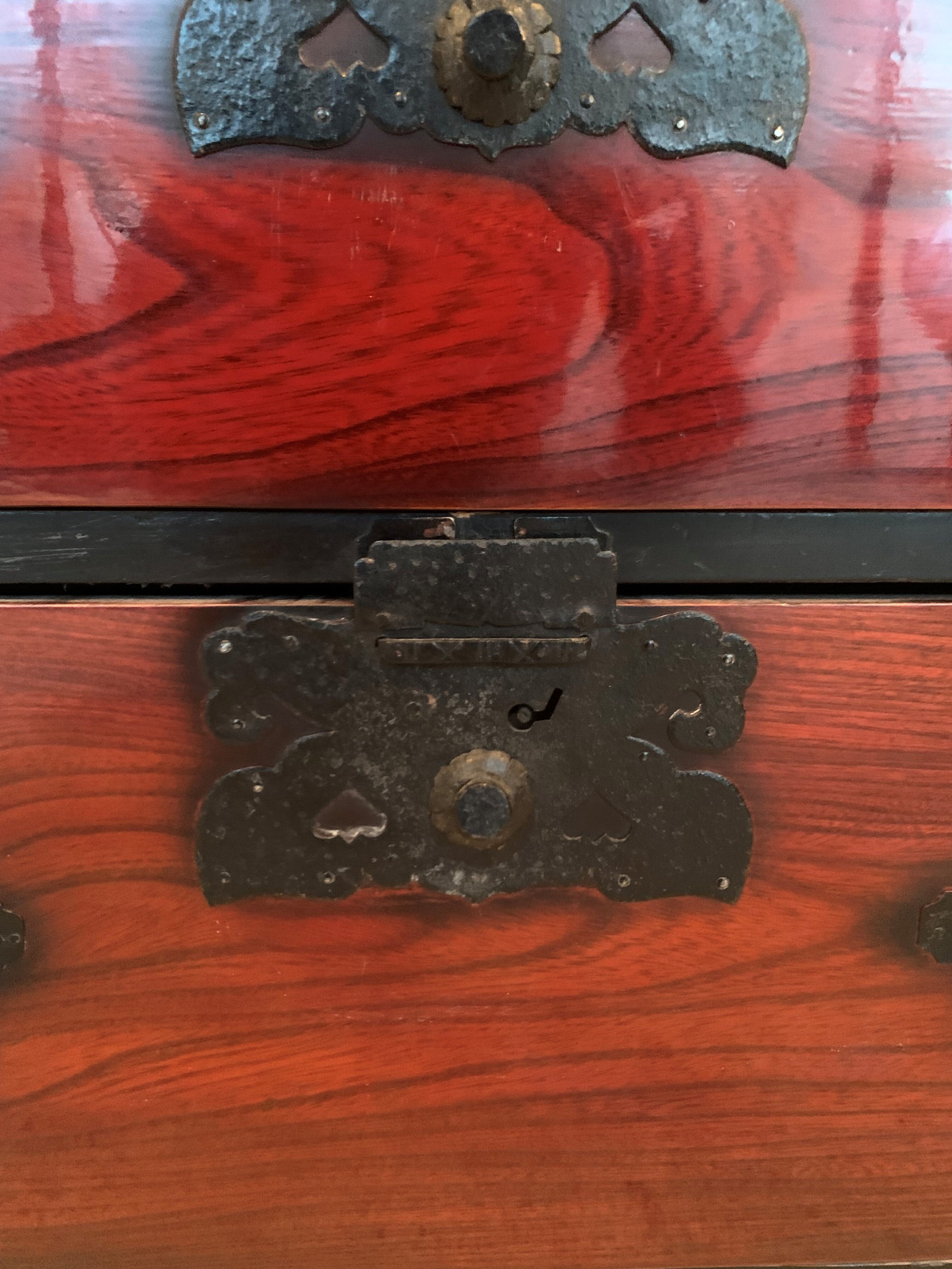 Japanese lacquered chest of drawers