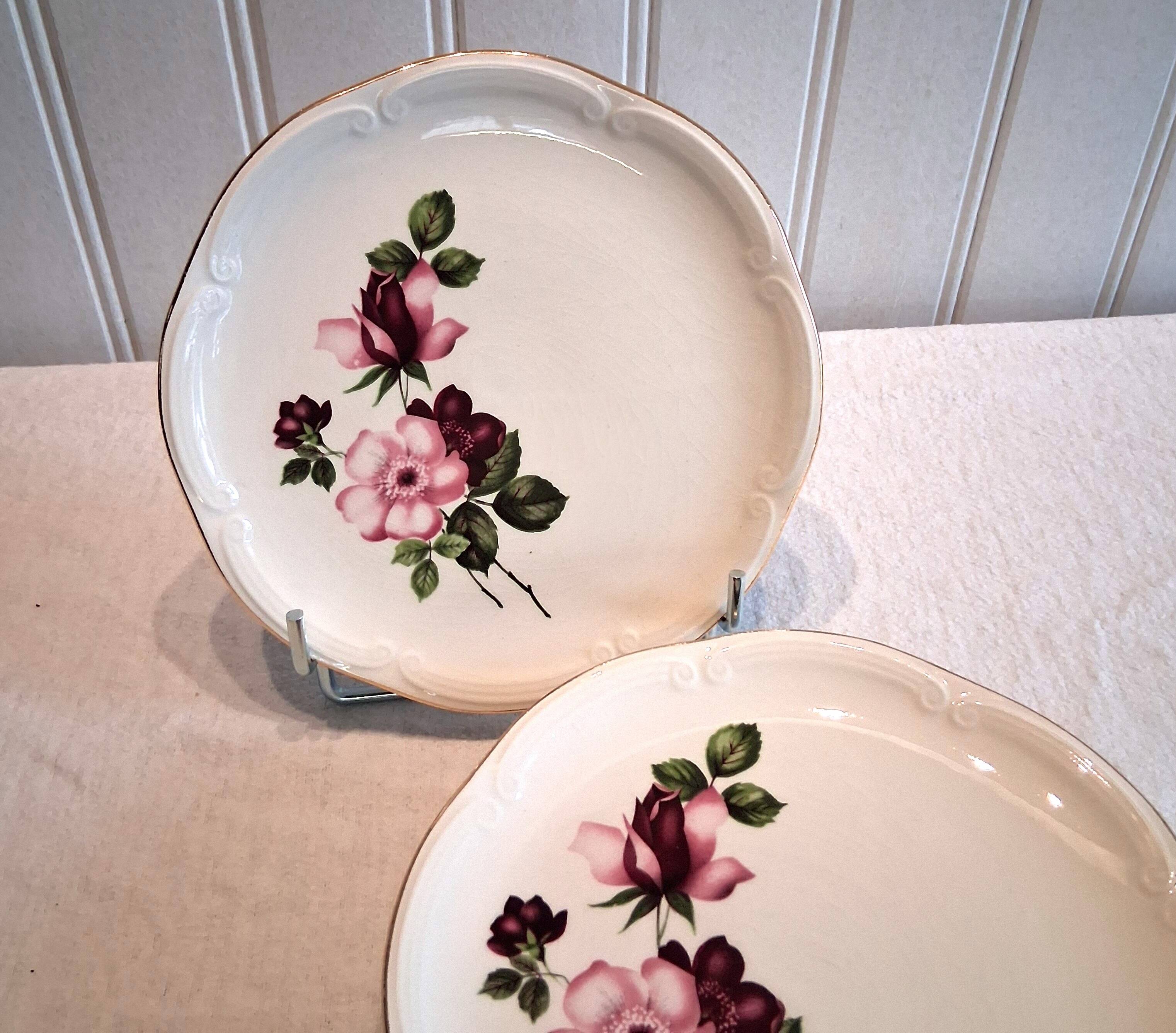 6 dessert plates from Gien model "Chinon" in very good condition.