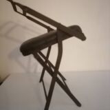 Ancienne chaise d'enfant pliante en fer forgé. Début XXème.