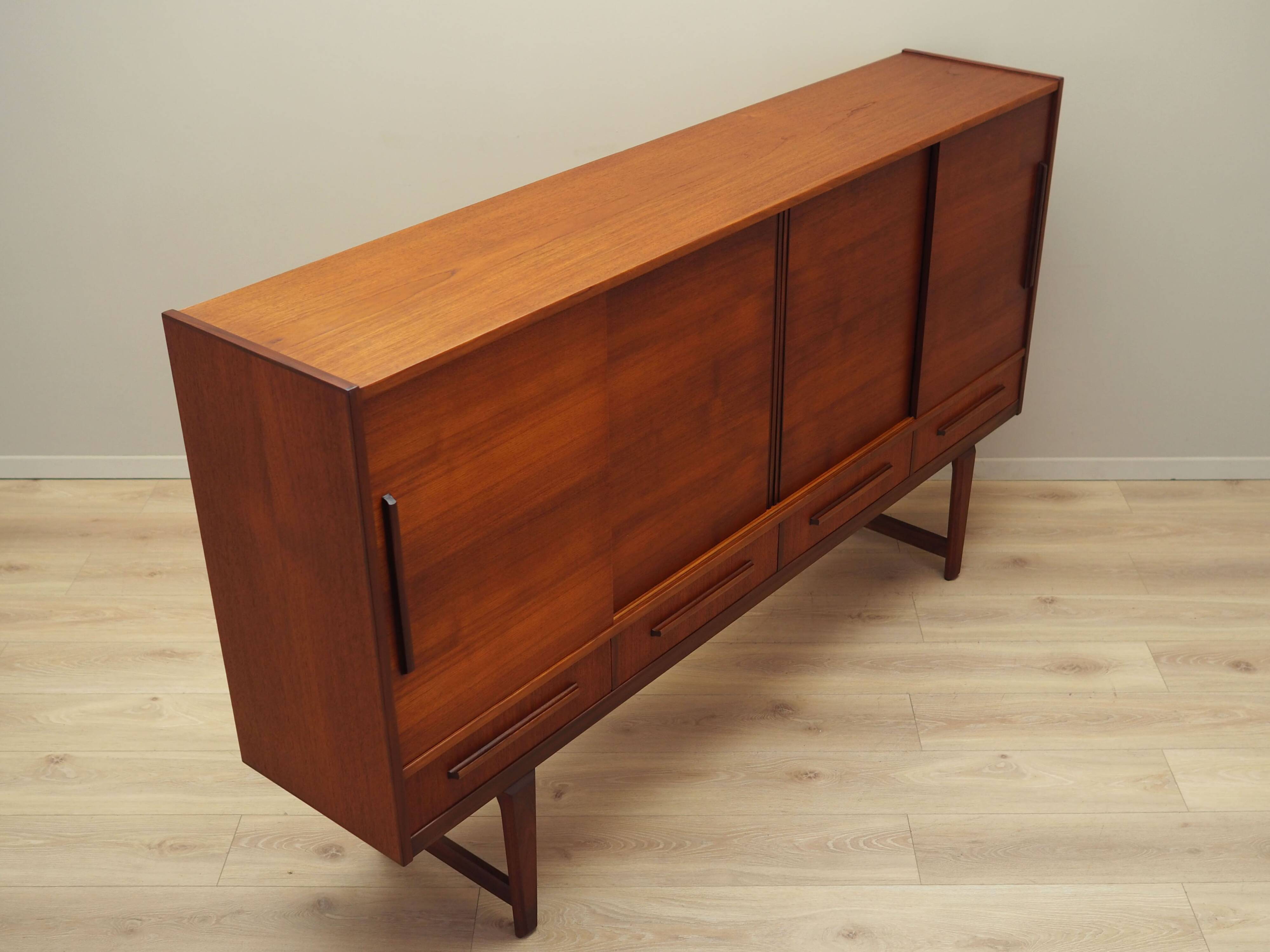 Buffet haut en teck, design danois, années 1960, fabricant : PMJ Viby J