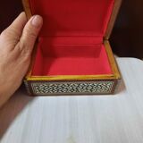 Oriental box in mother-of-pearl marquetry