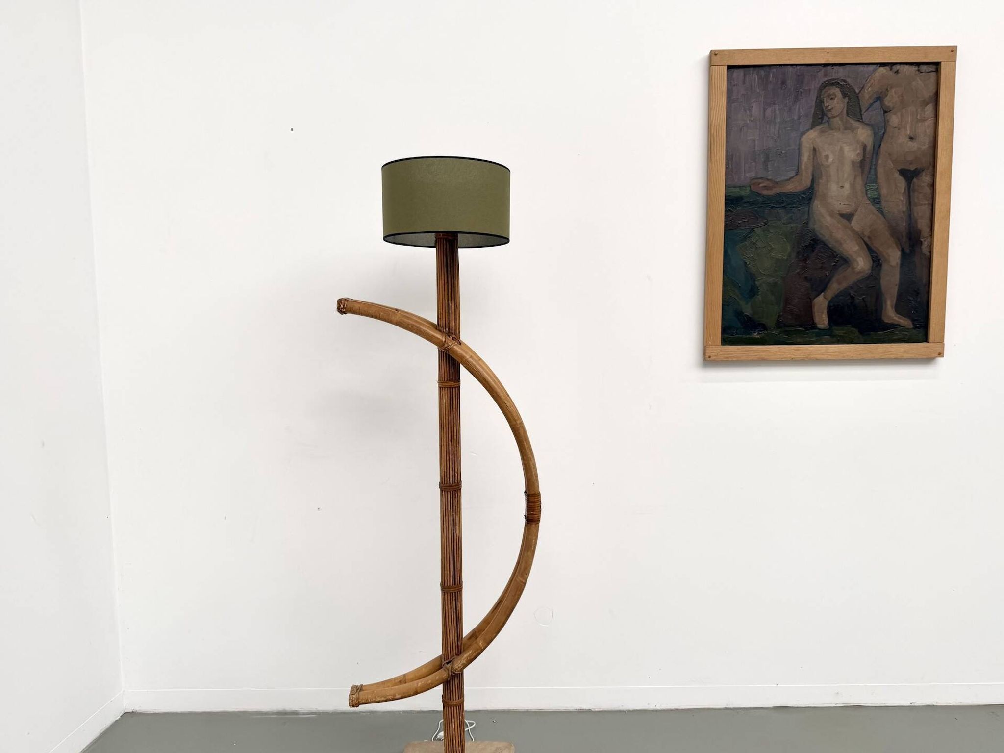Sculptural floor lamp in bent rattan