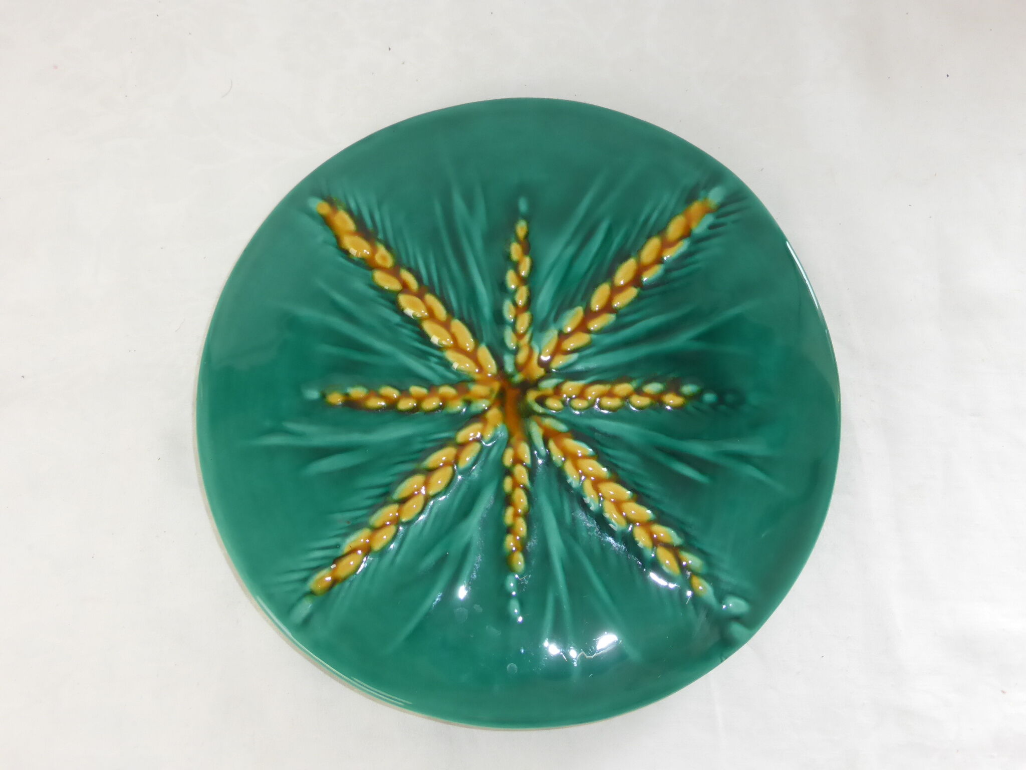 Plat vintage en céramique verte à décor d'épis de blé jaune Vallauris Lunetta-Diam.25cm