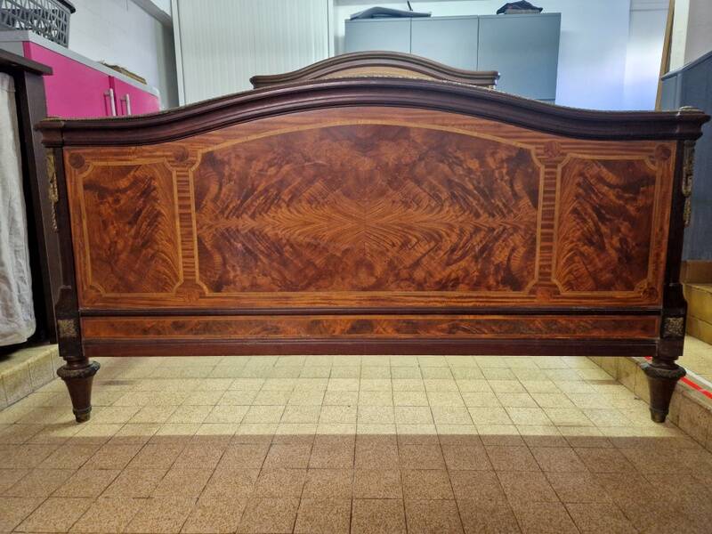 François Linke (1855-1943), marquetry veneered wooden bed in Louis XVI style