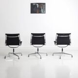 Set of 4 Eames Aluminum Group chairs model EA104-105