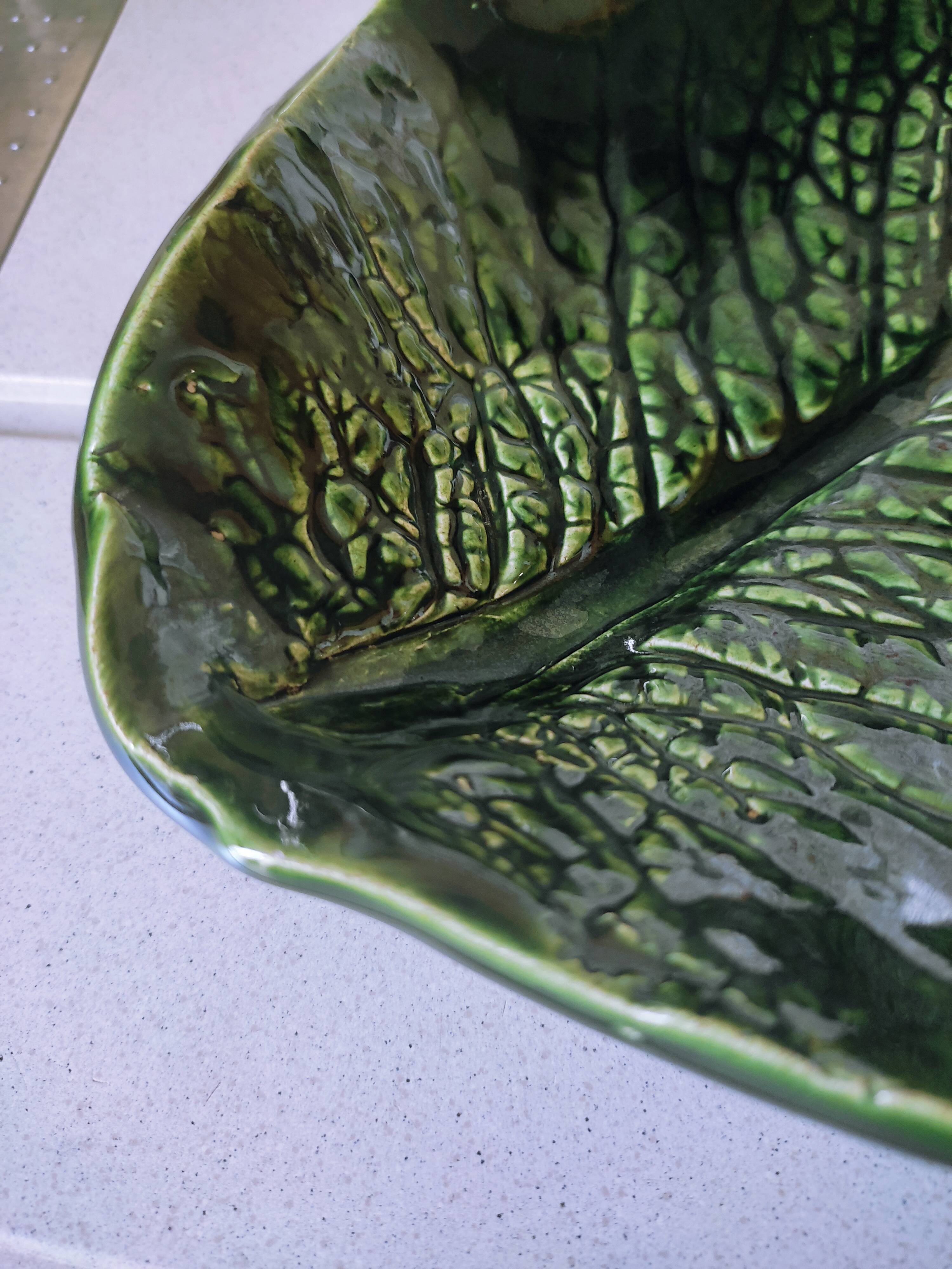 Ceramic dish cabbage leaf shape