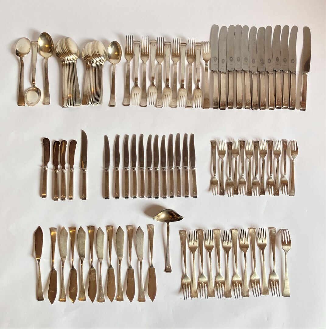 Scandinavian art deco housewife 1920 in monogrammed silver metal "O"