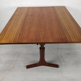 Scandinavian table with system
