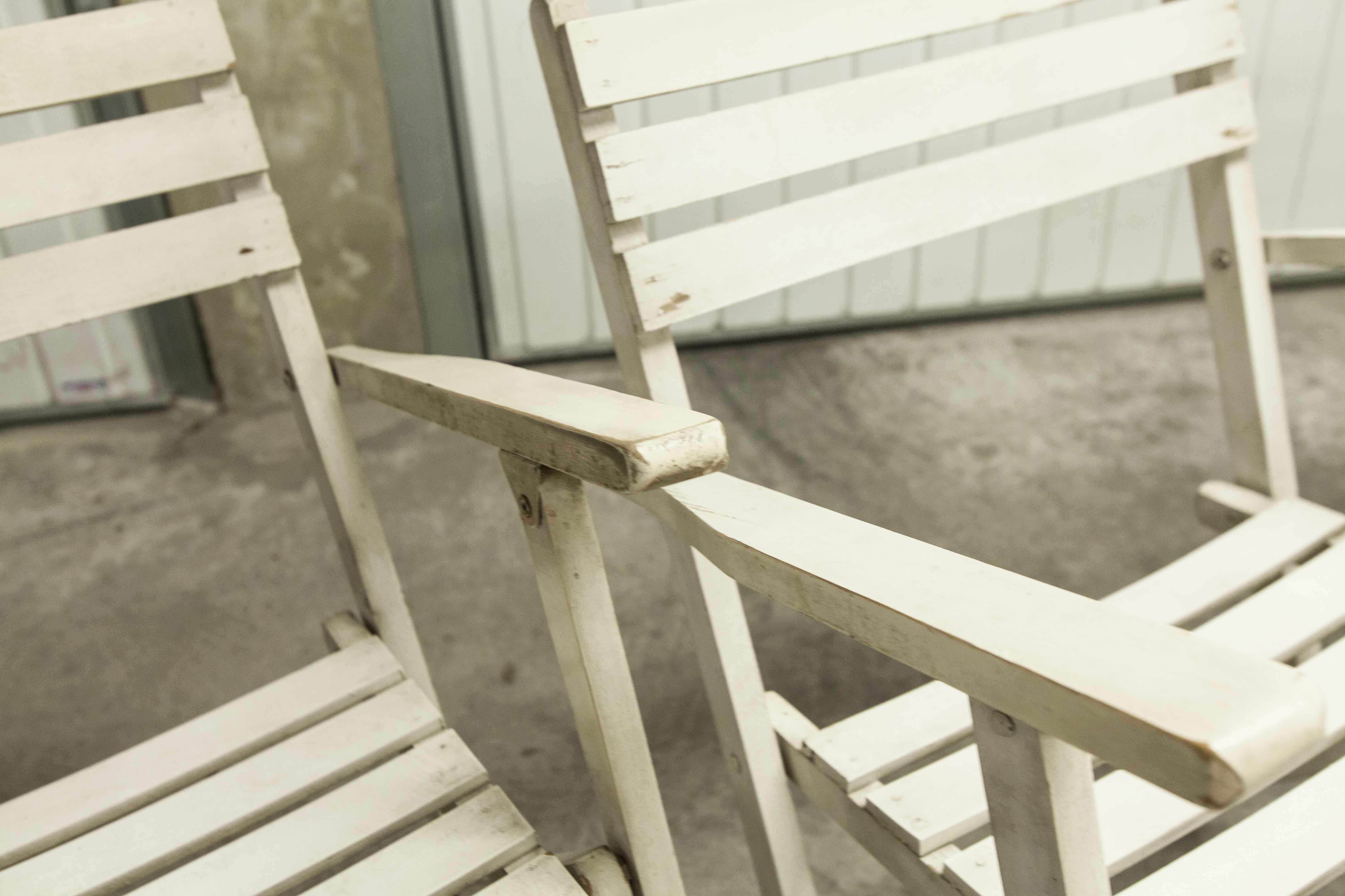 Garden furniture table and 4 armchairs 60's in its juice