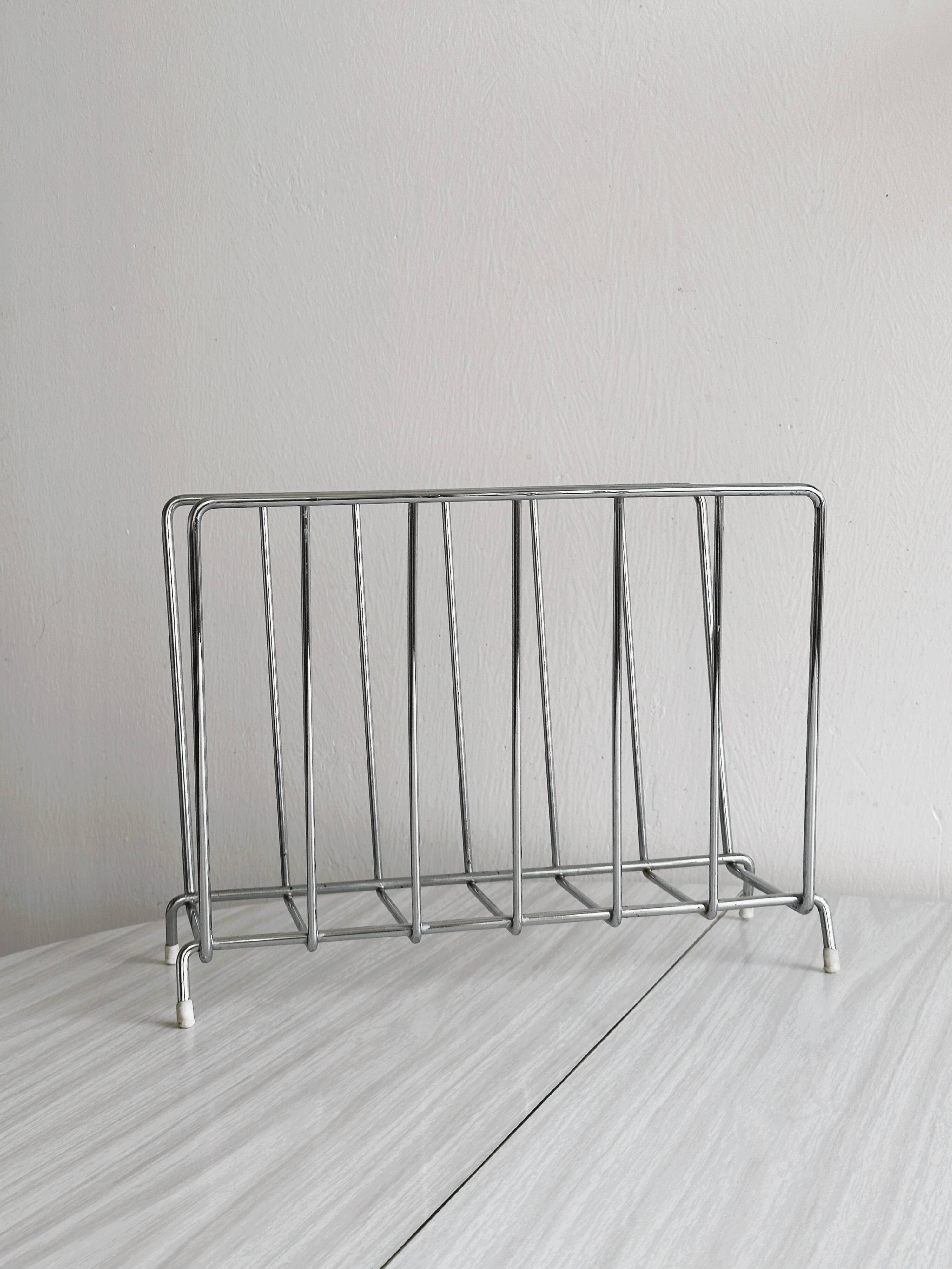 Silver metal bookend