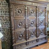 Flemish 3-door oak wardrobe