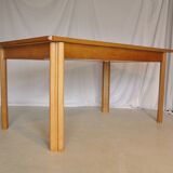 Extendable rectangular table in blond wood