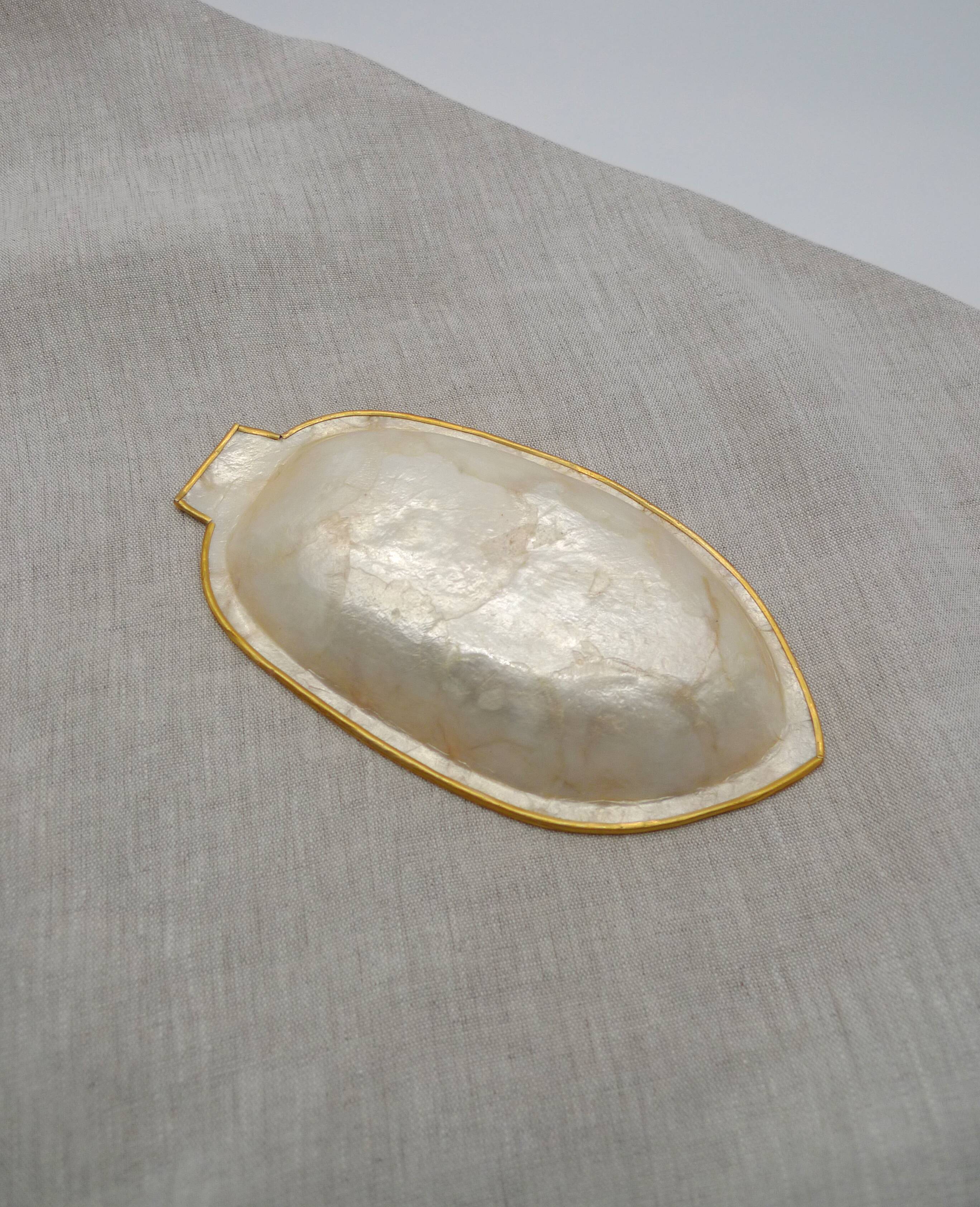 Tidy in mother-of-pearl and brass