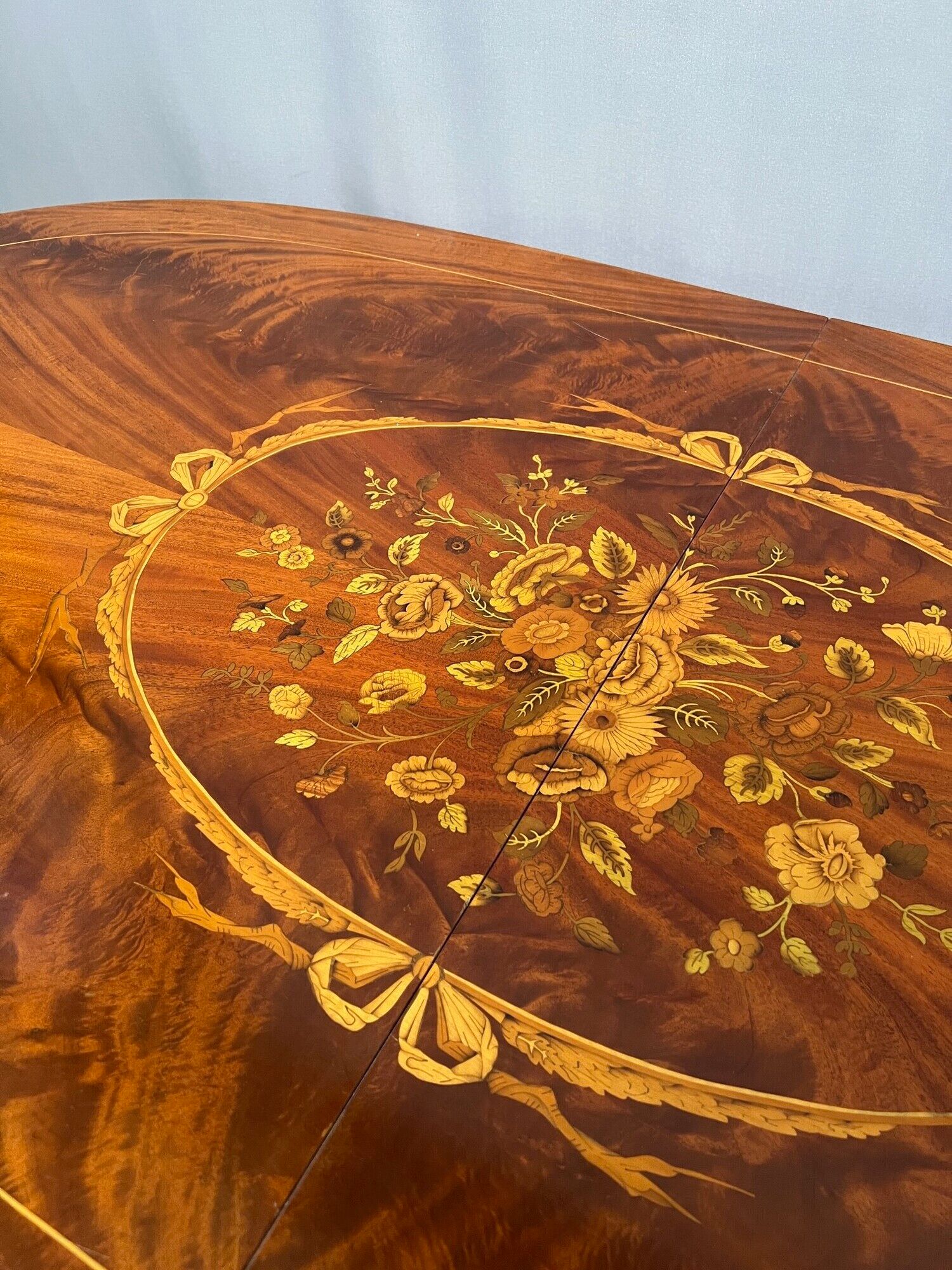 Louis XVI style oval dining table with rosewood marquetry extension mounted in bronze