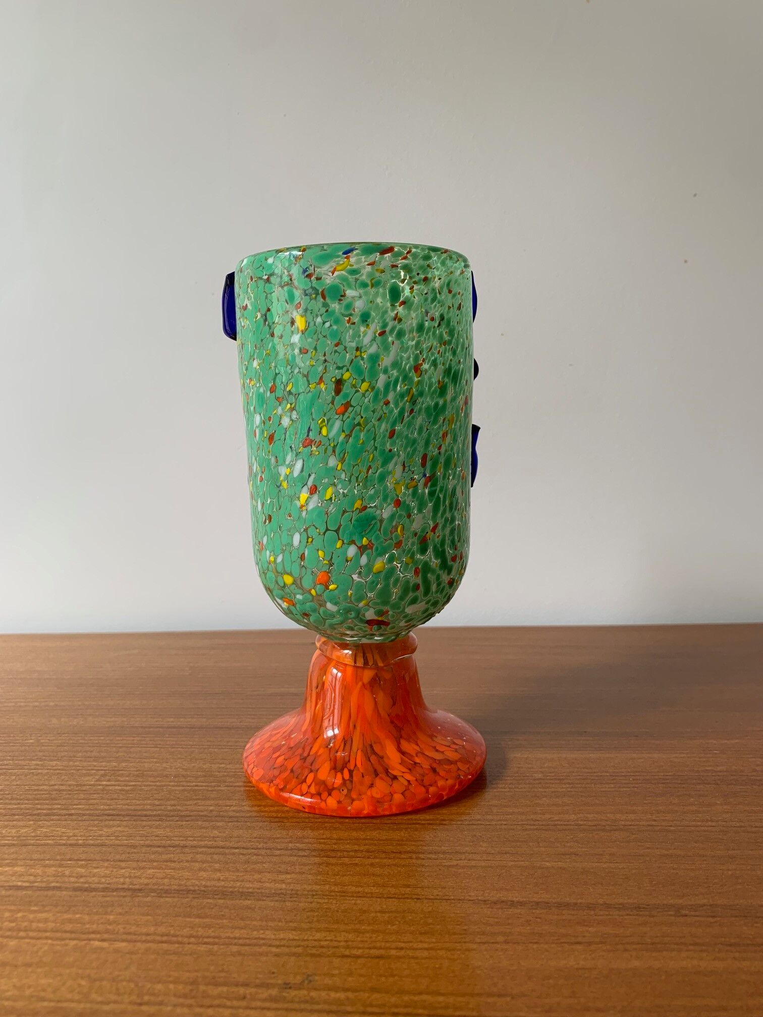 Vase face glassware polichrome