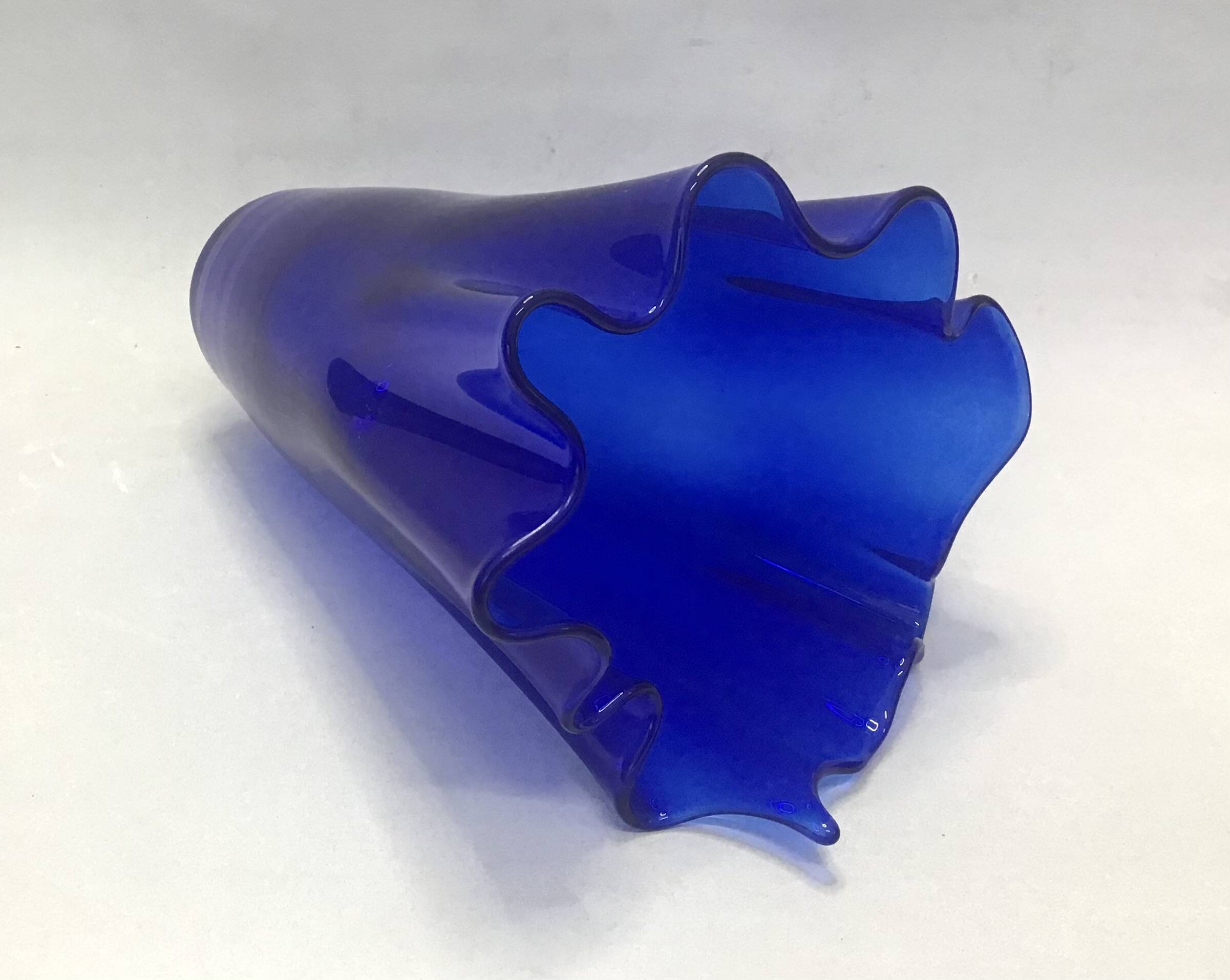 Murano - Cobalt blue glass handkerchief vase 25 cm high