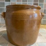 Pot in brown stoneware