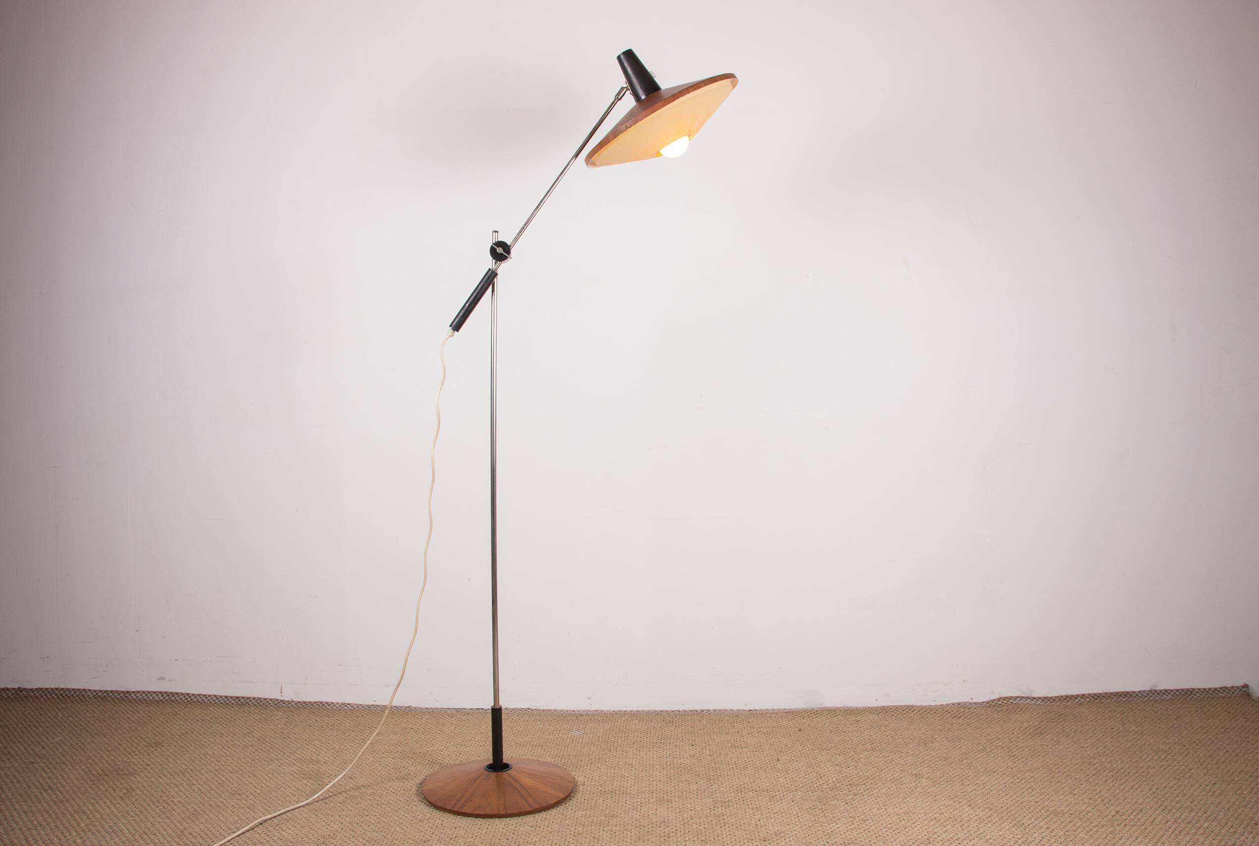 Large tilting floor lamp in steel and teak by Georges Frydman 1960.