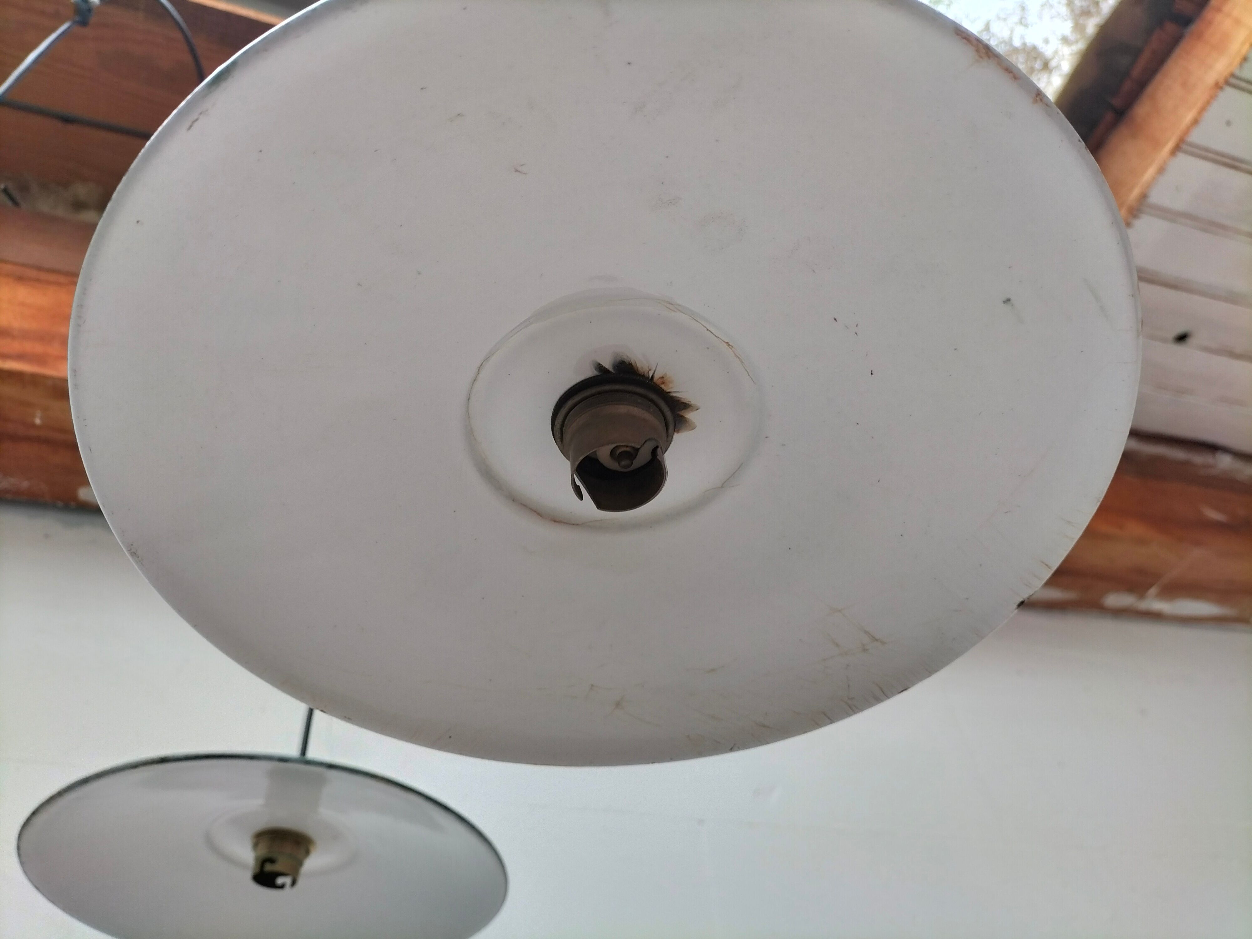 Lot de 4 lampes en tôle émaillée