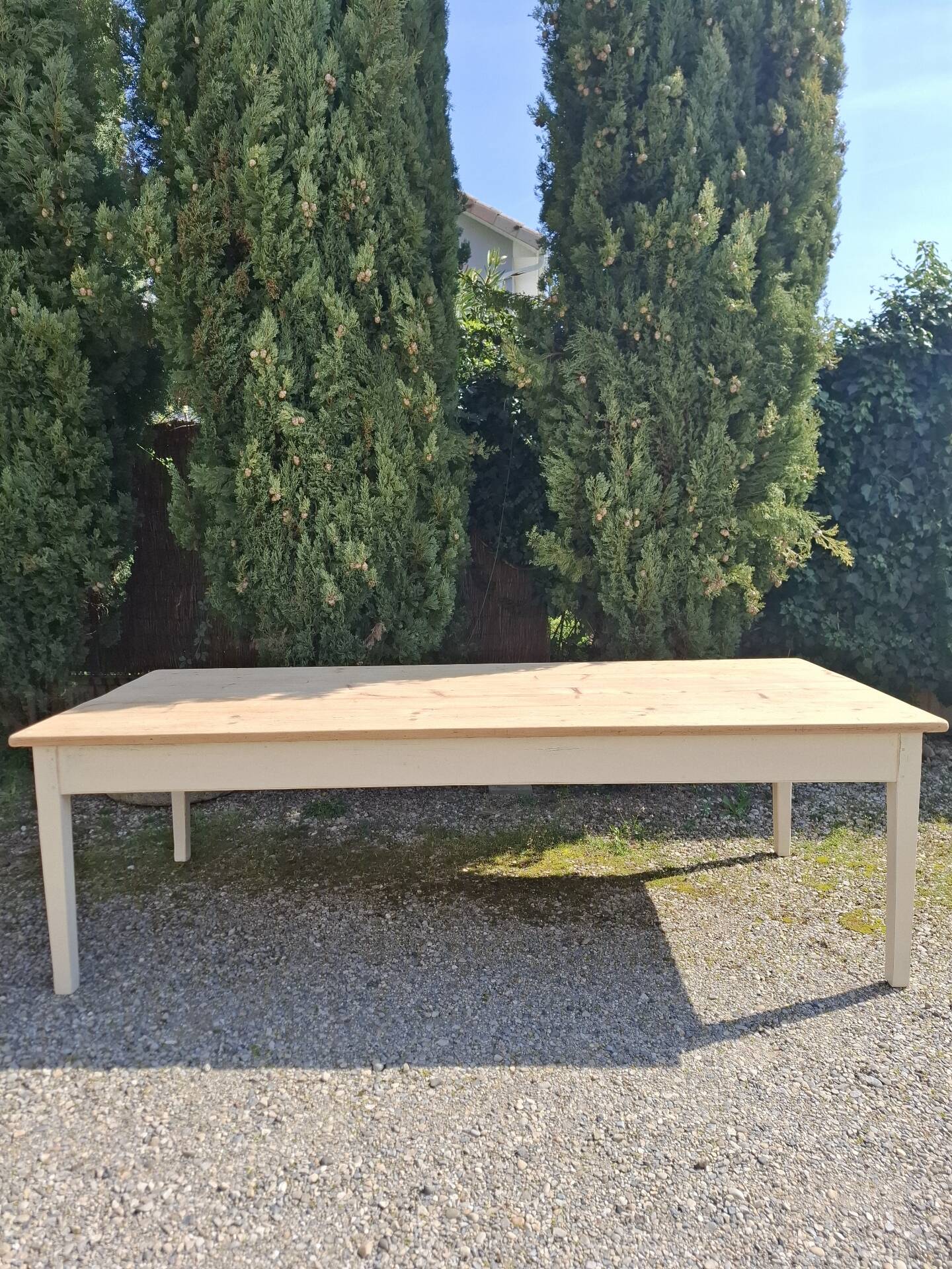 Farm table