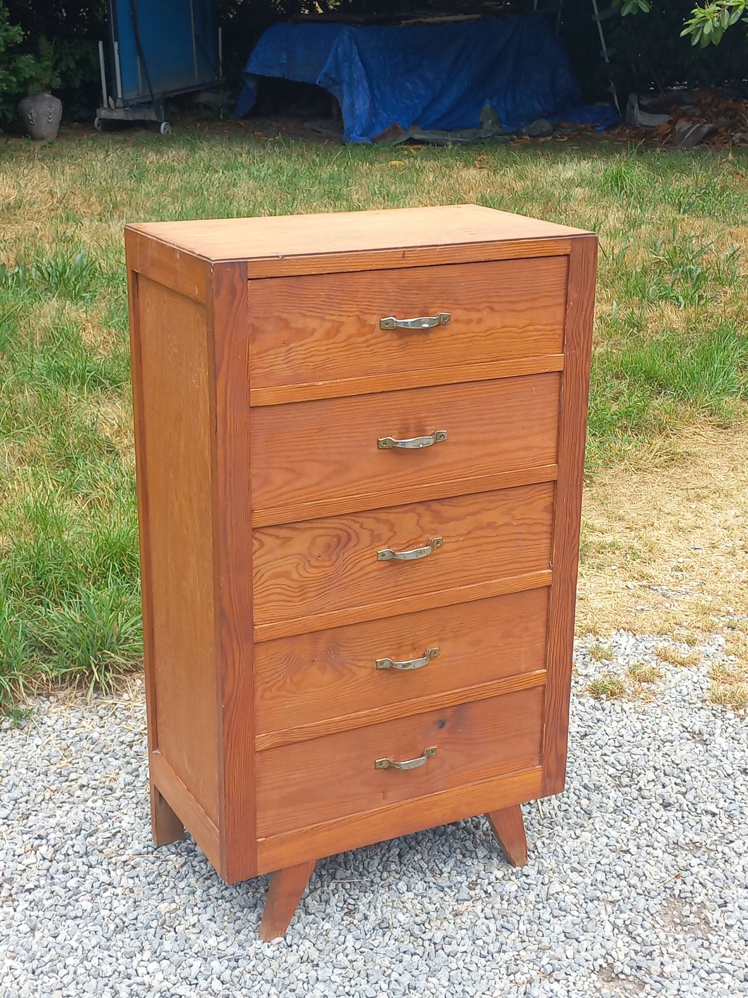 Vintage 1950s chest of drawers with tapered legs and 5 drawers.