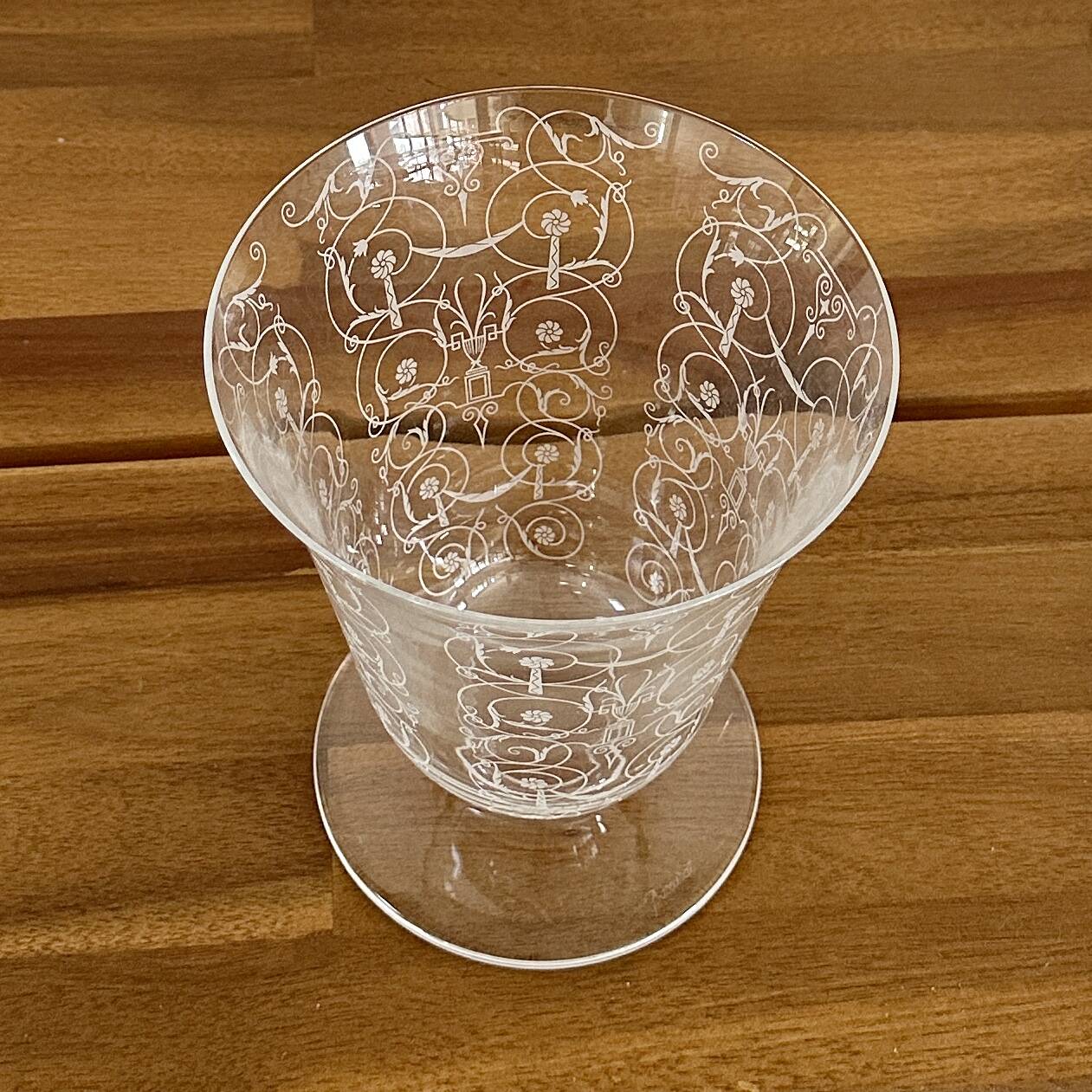 BACCARAT crystal tulip vase with engraved arabesque decoration - Signed