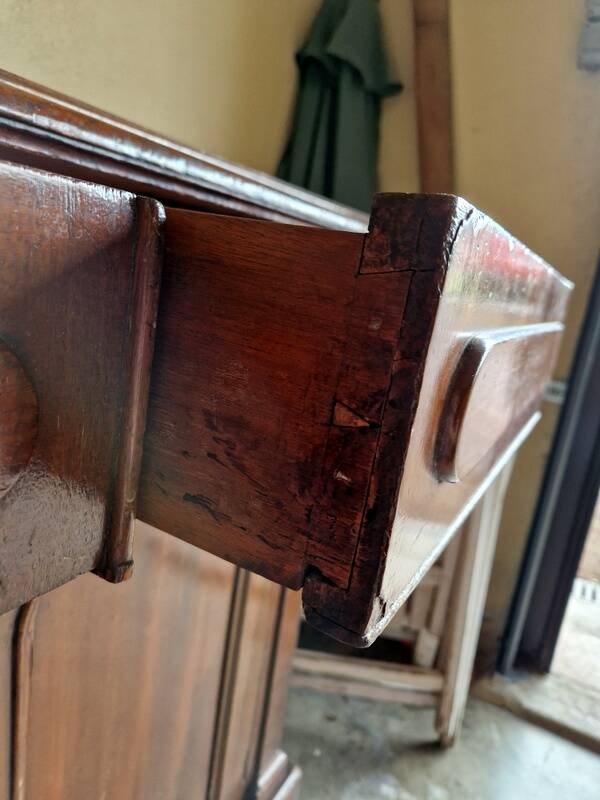 Mahogany and mahogany veneer sideboard - English work from the Victorian period - Circa 1870-1880