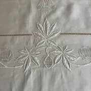 Nappe brodée ancienne