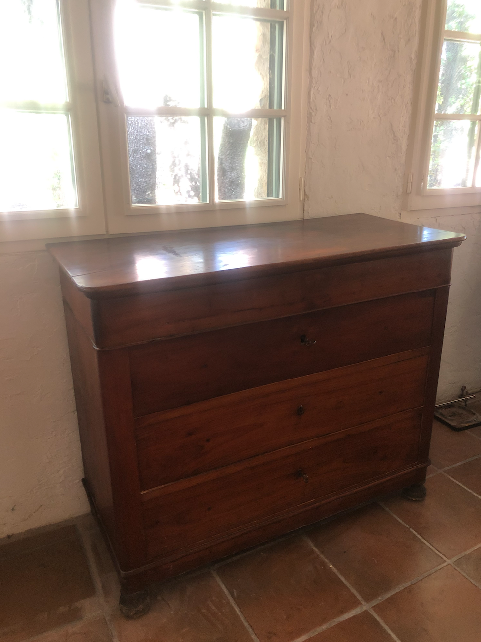 Solid wood chest of drawers