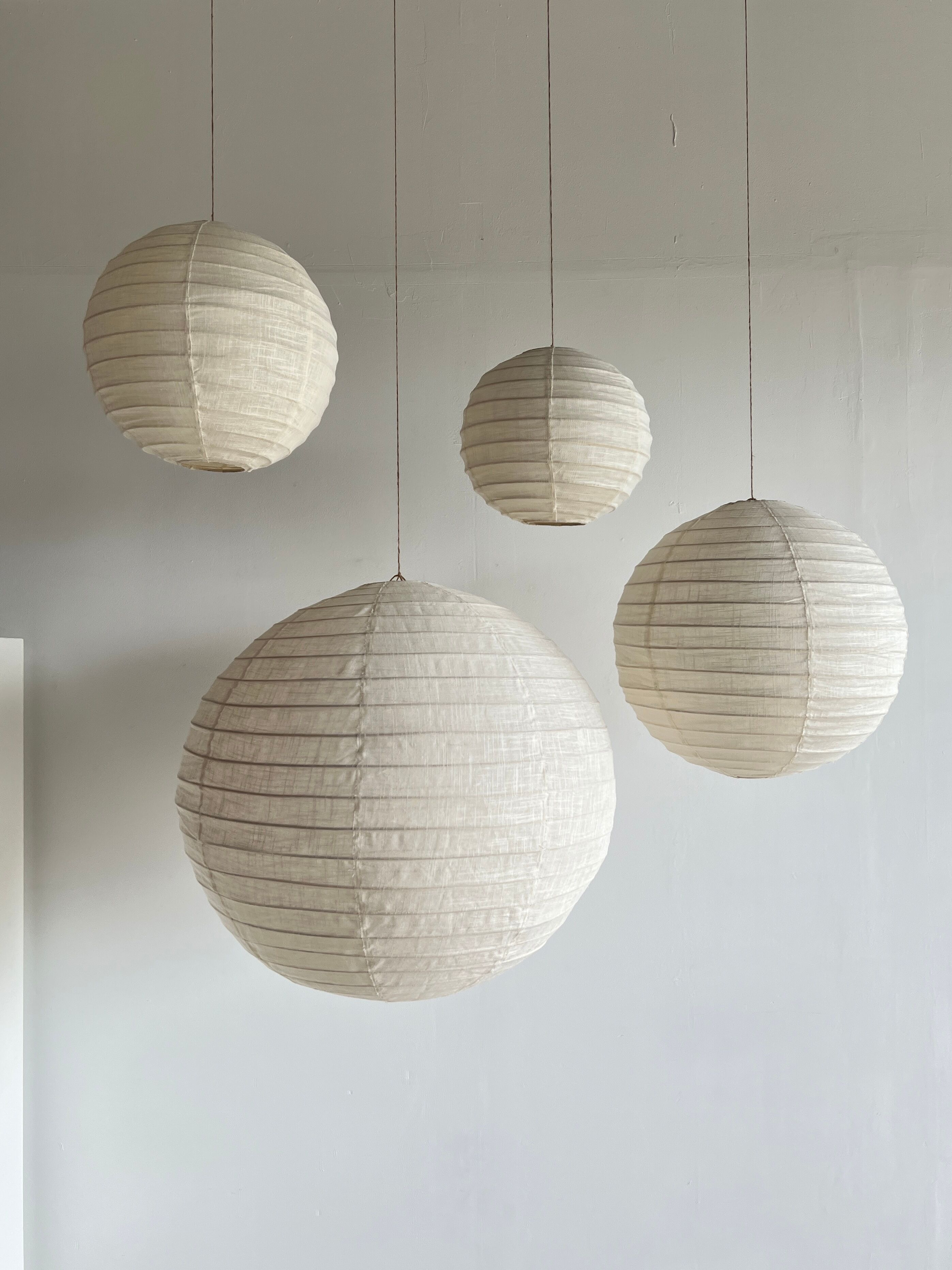 Average suspension in rattan and natural linen, Japanese-style, round D:40.
