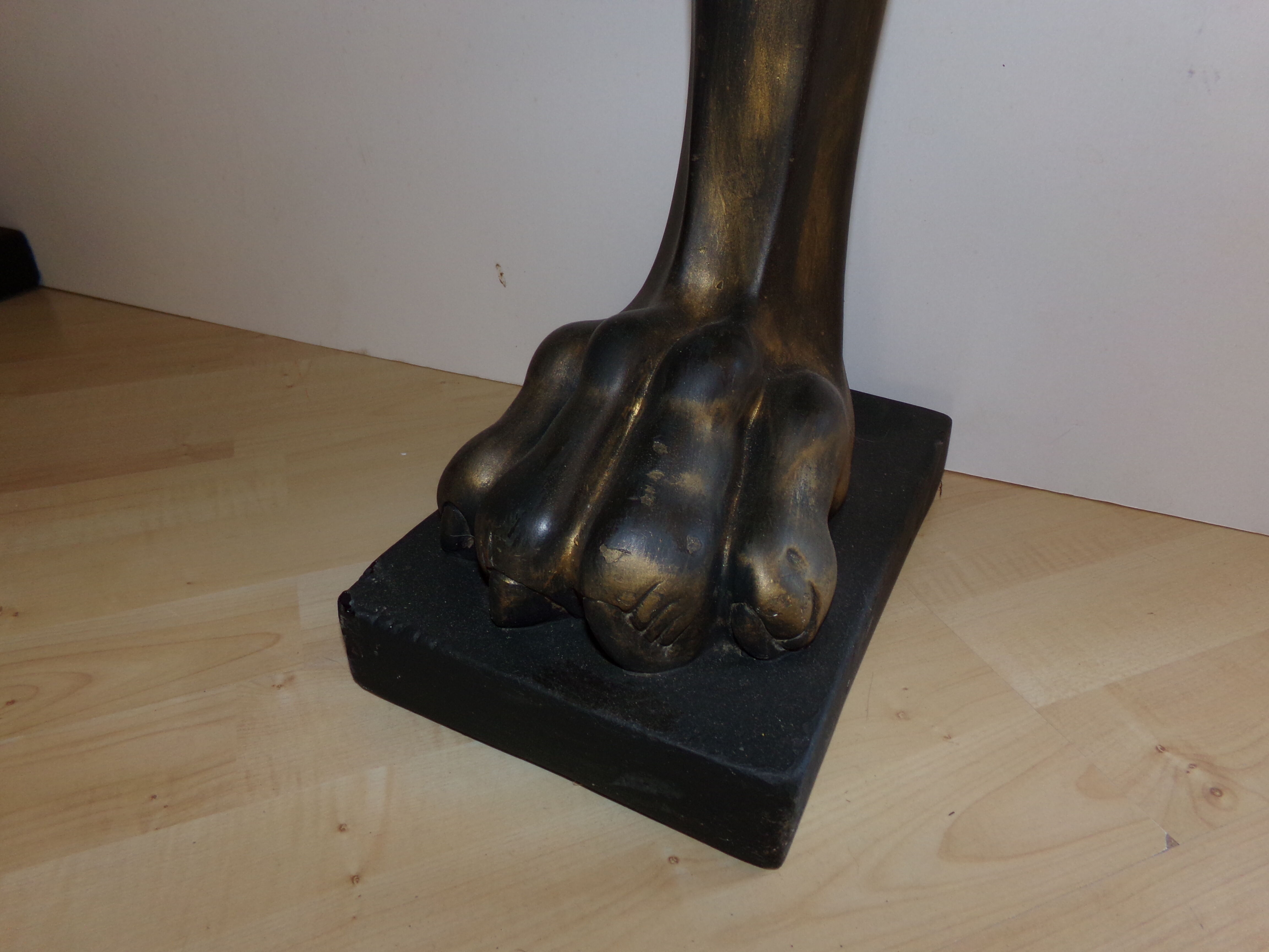 Console en marbre sur pieds lions