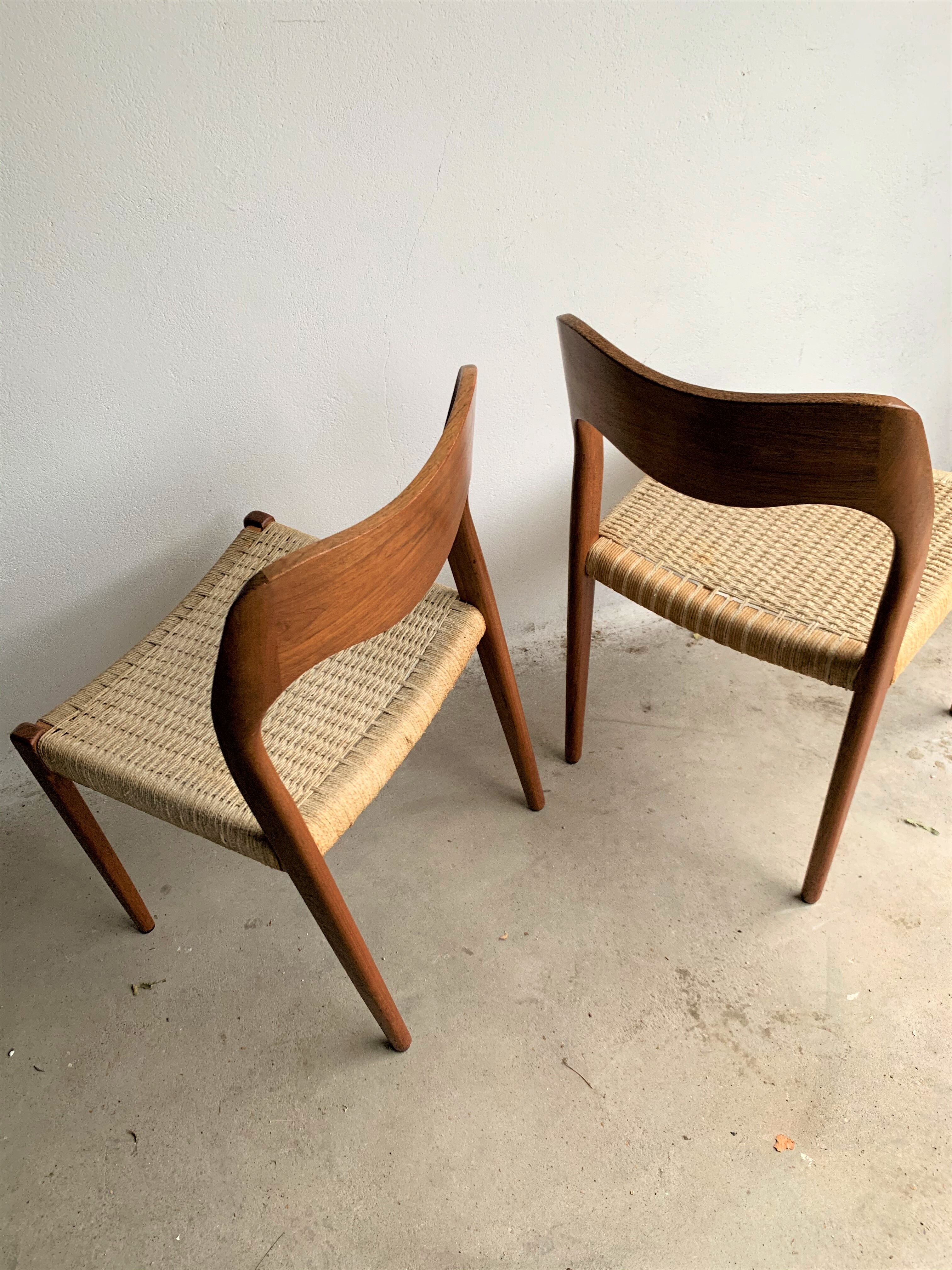 Lot de 2 chaises en teck modèle 71 de Niels Otto Møller pour J.L. Møllers, années 1950