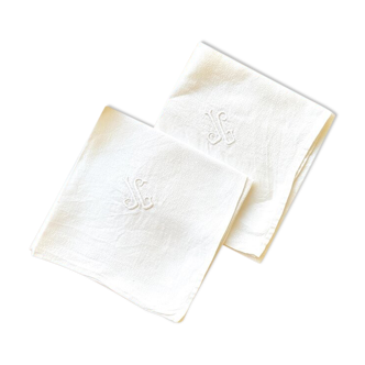 2 monogrammed napkins in white cotton