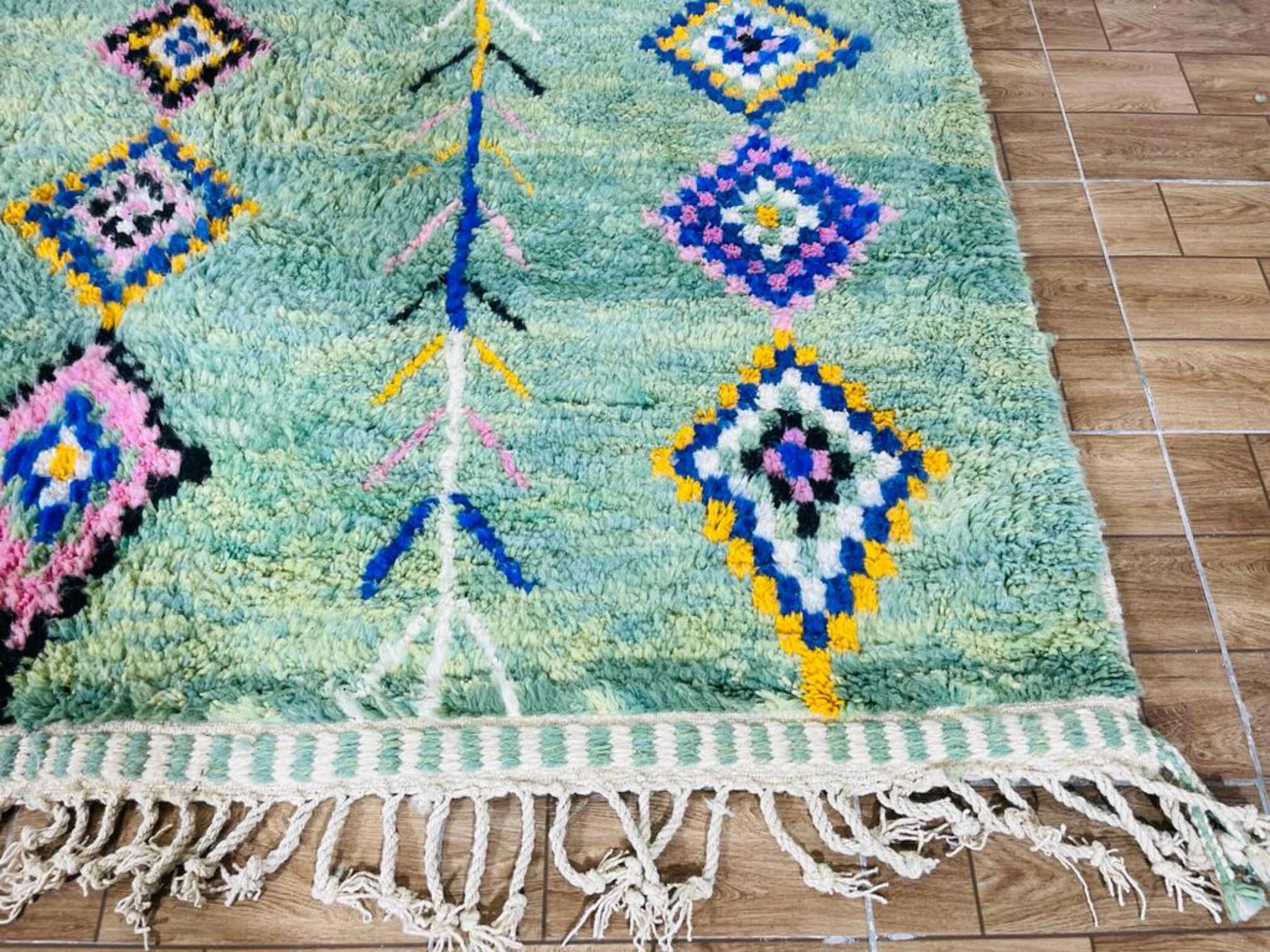 Handmade traditional carpet 250cm x 150cm Moroccan