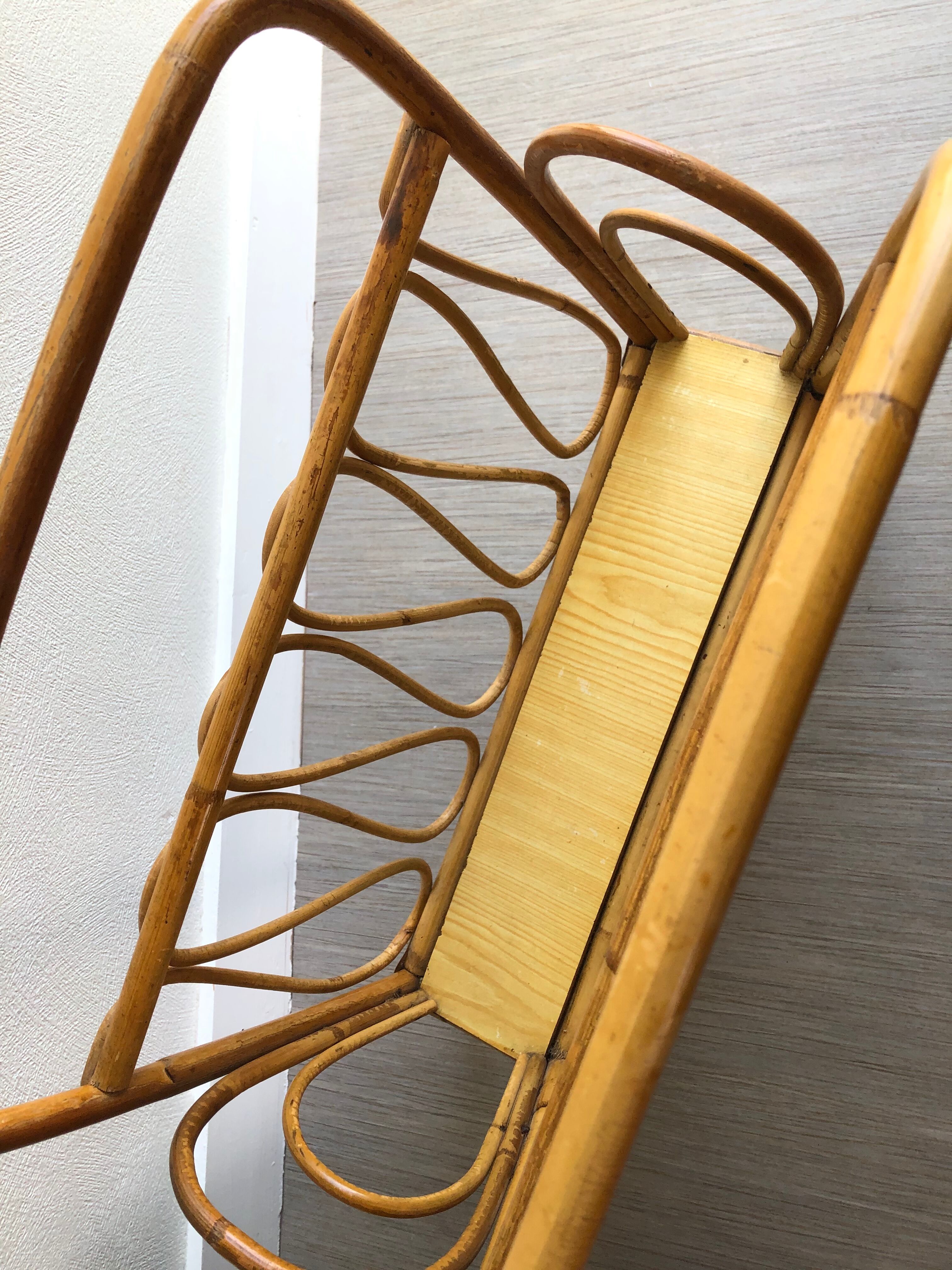 Ratin magazine holder