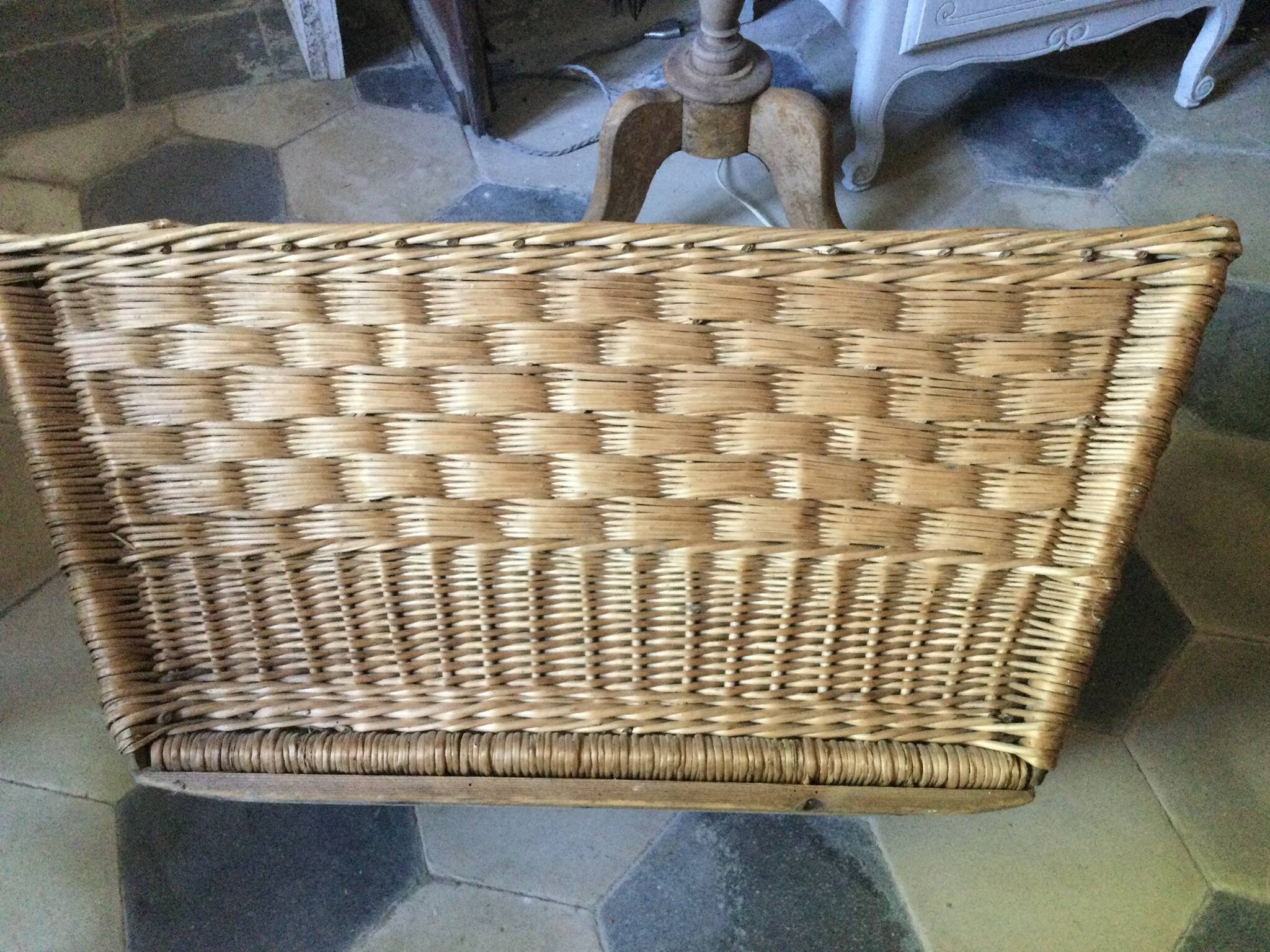 Old basket with 2 handles