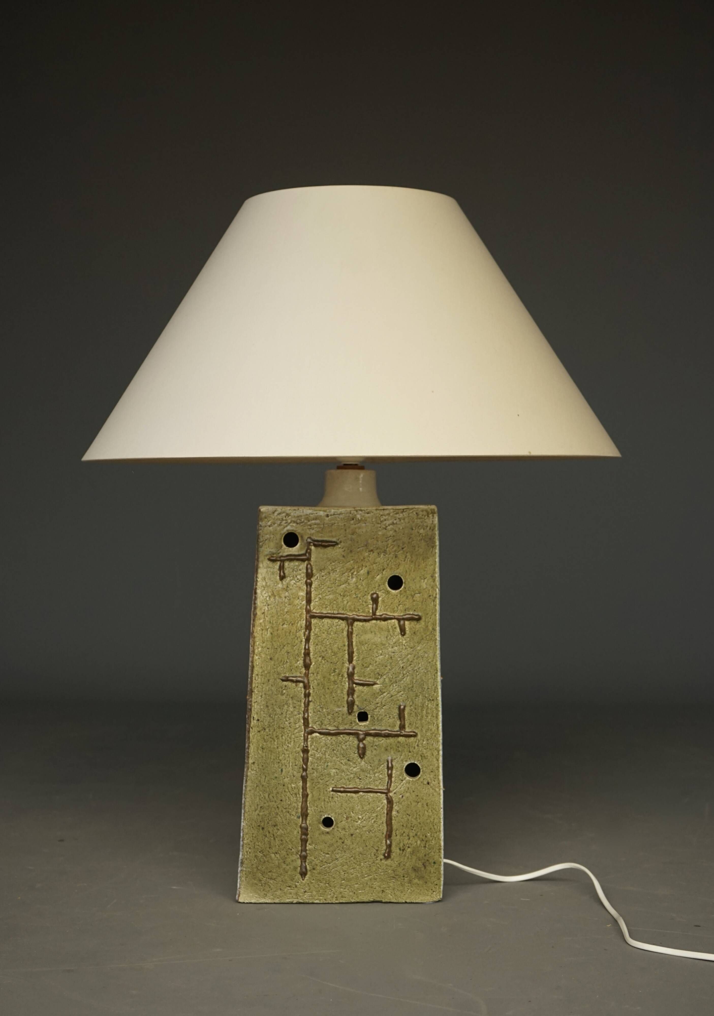 Lampe de table en céramique de style mid-century avec design abstrait, années 1970.