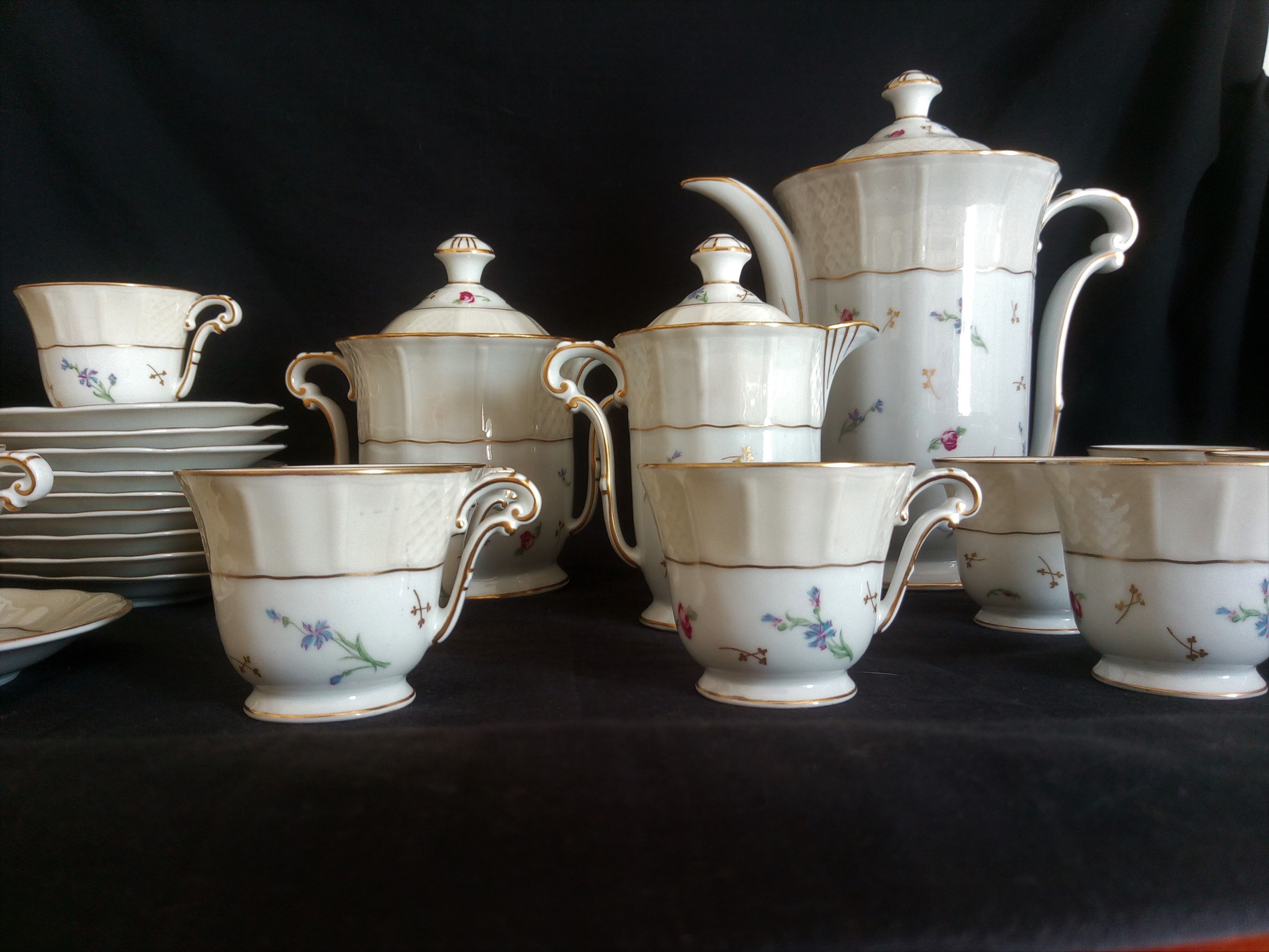 L. Bernardaud & Cie. - Limoges porcelain coffee set, Pompadour model, 1900s - 1927s